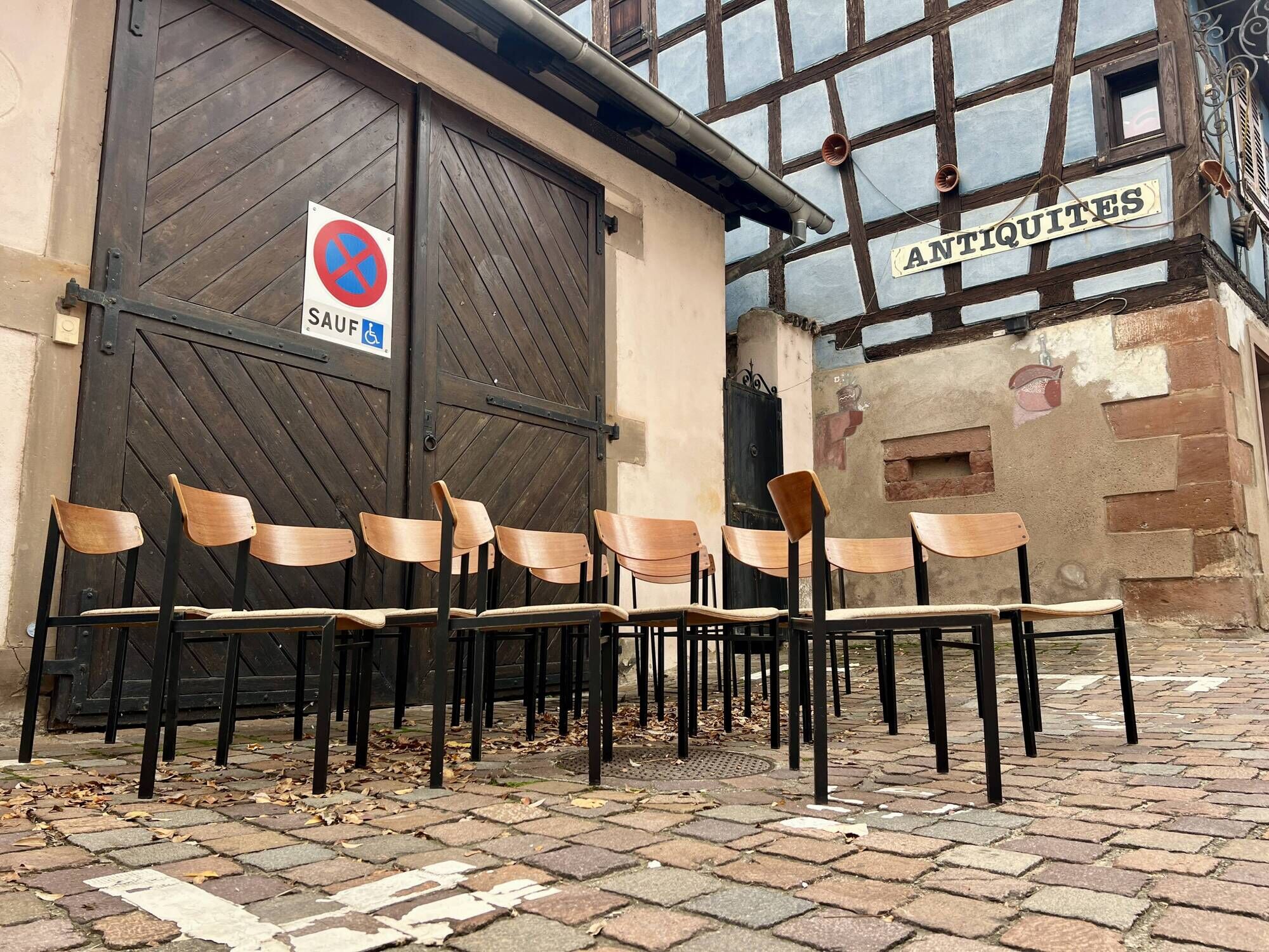 🪑 Set of 18 vintage wood and metal chairs – fabric seat