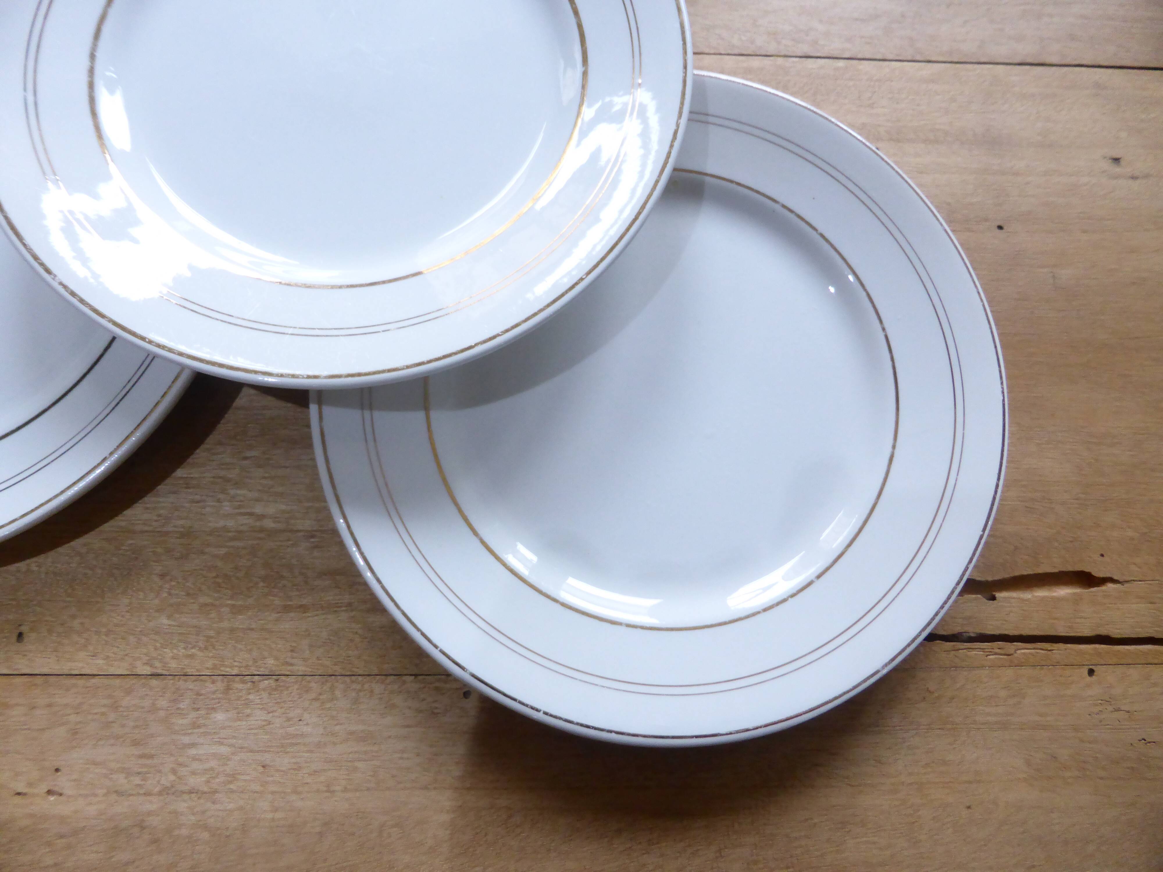 Set of 4 St Amand porcelain dessert plates, 191105