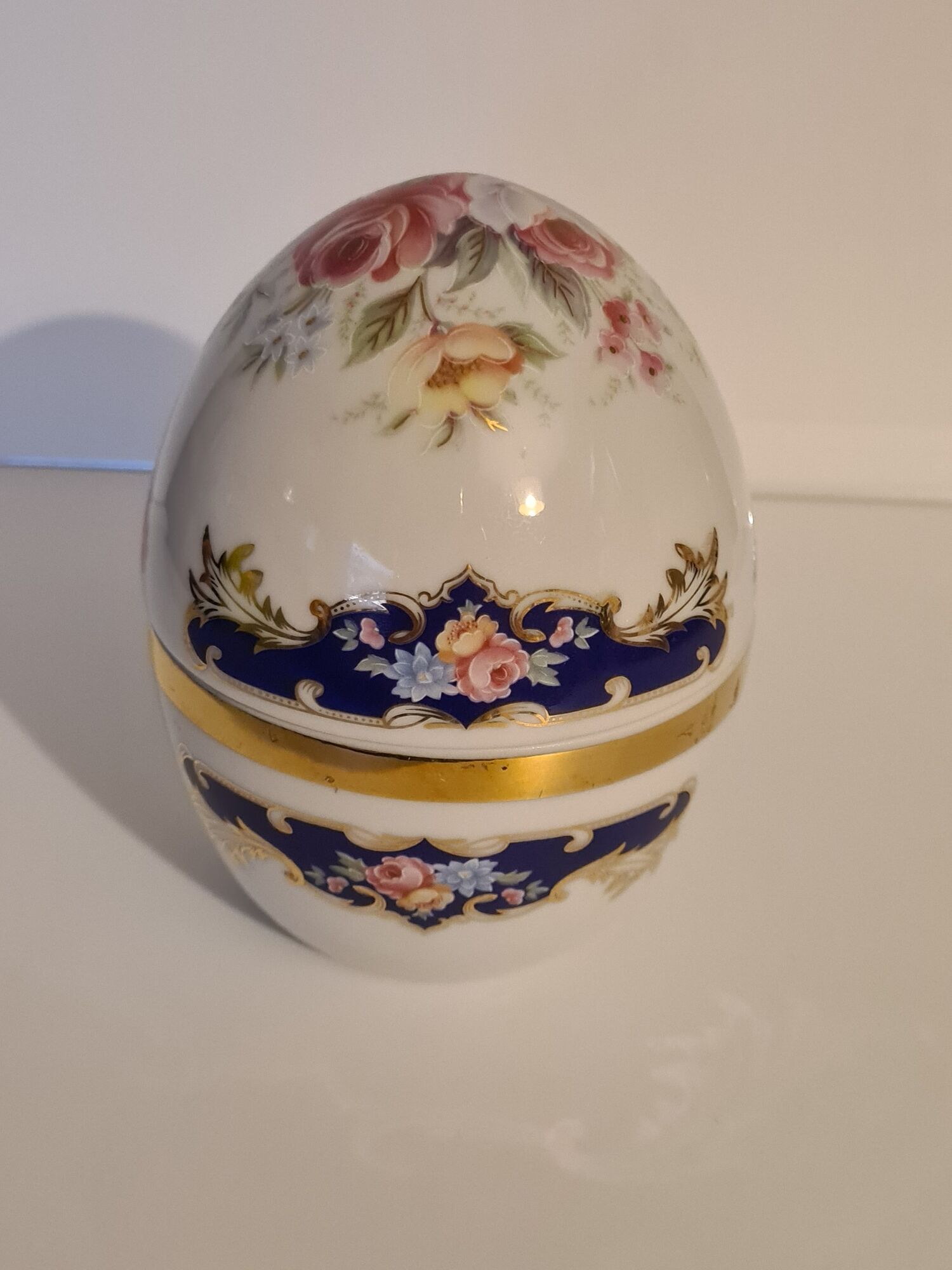 Boîte ovoïde porcelaine du Portugal décor floral
