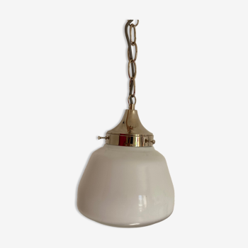 Opaline suspension