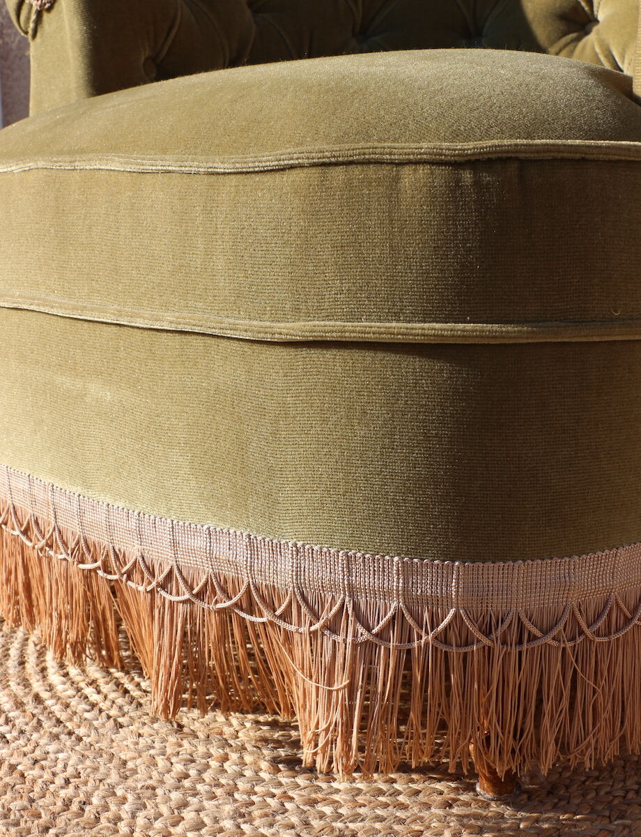 Paire de fauteuils crapauds et leur pouf vert