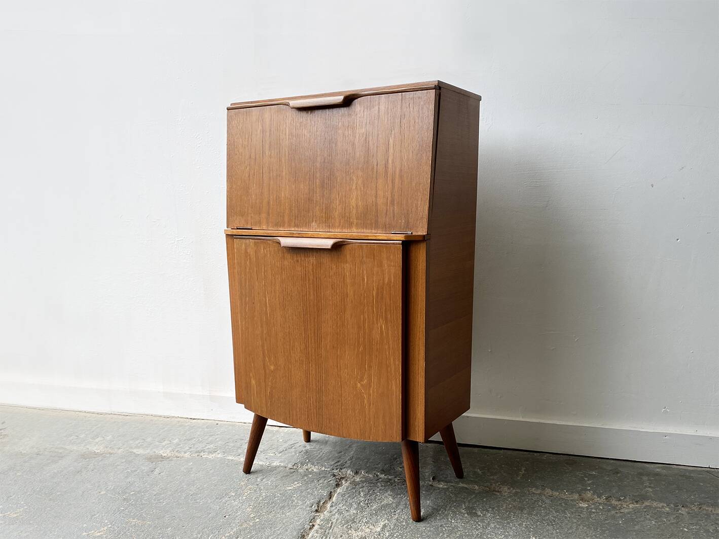 1950’s Mid-Century illuminated drinks cabinet by Hubbinet