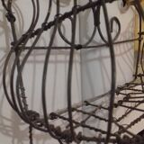 Small basket of rounded wire