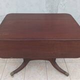 English drop-leaf table in mahogany from the 19th century.