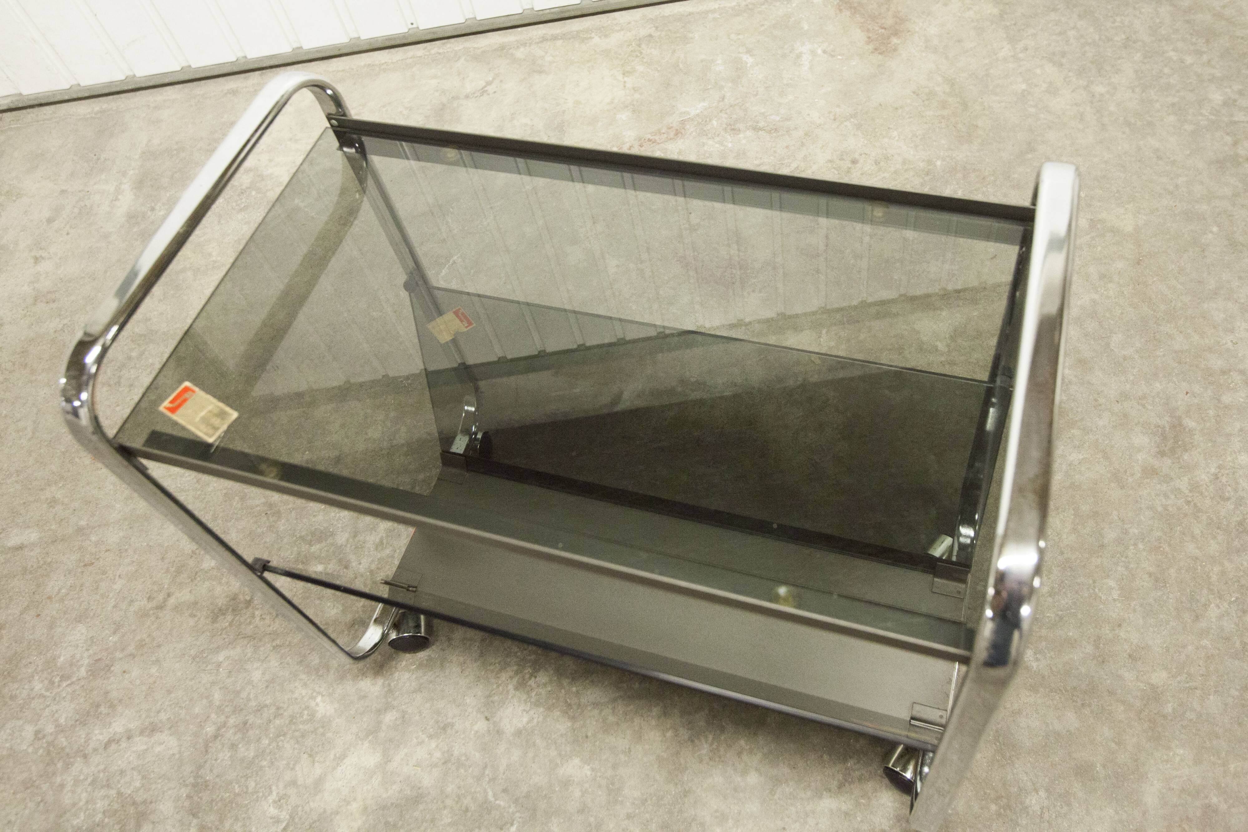 Serving Echts Kristall Spiegelglas Parsol 1980 smoked glass and chrome