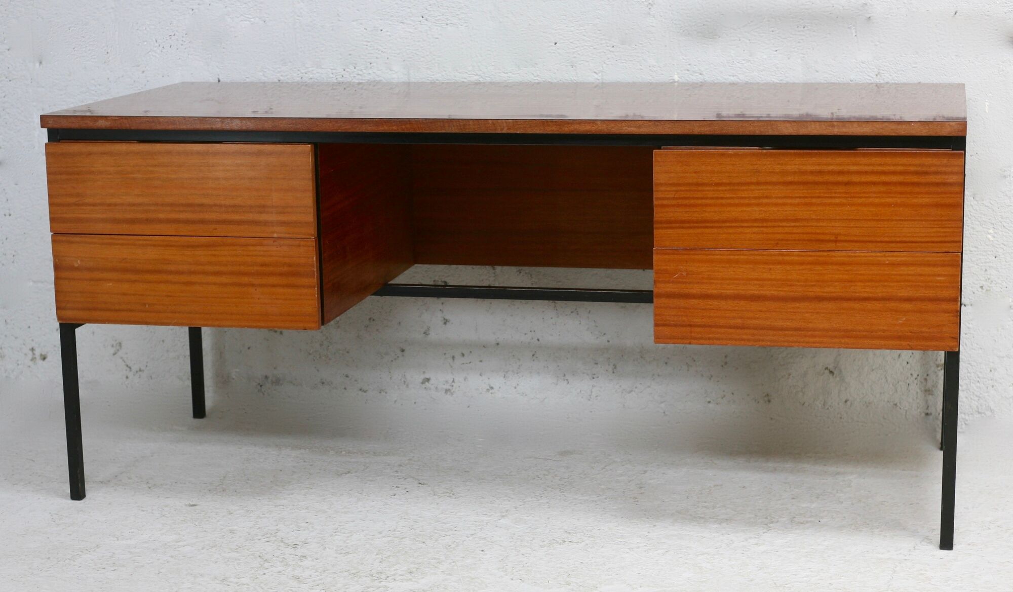 Desk 620 by Pierre guariche, Huchers Minvielle, France, circa 1955