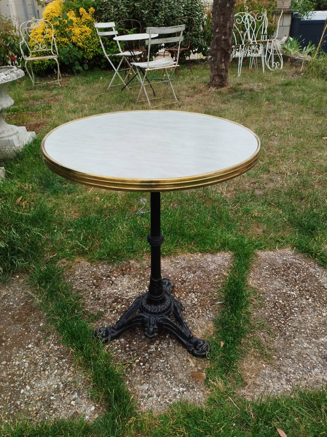 Table bistrot ancienne avec plateau décor marbre