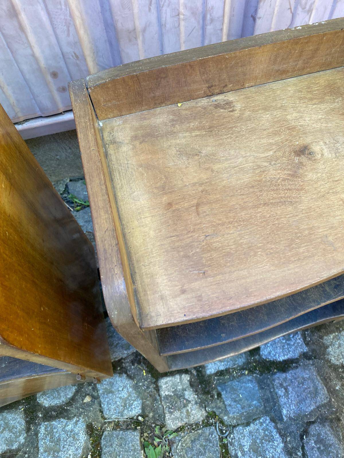 2 Art Deco bedside tables from the 1960s in walnut.