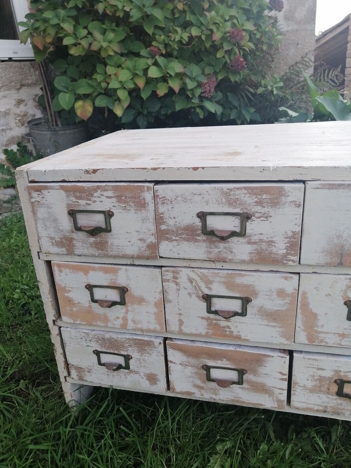 Drawer cabinet