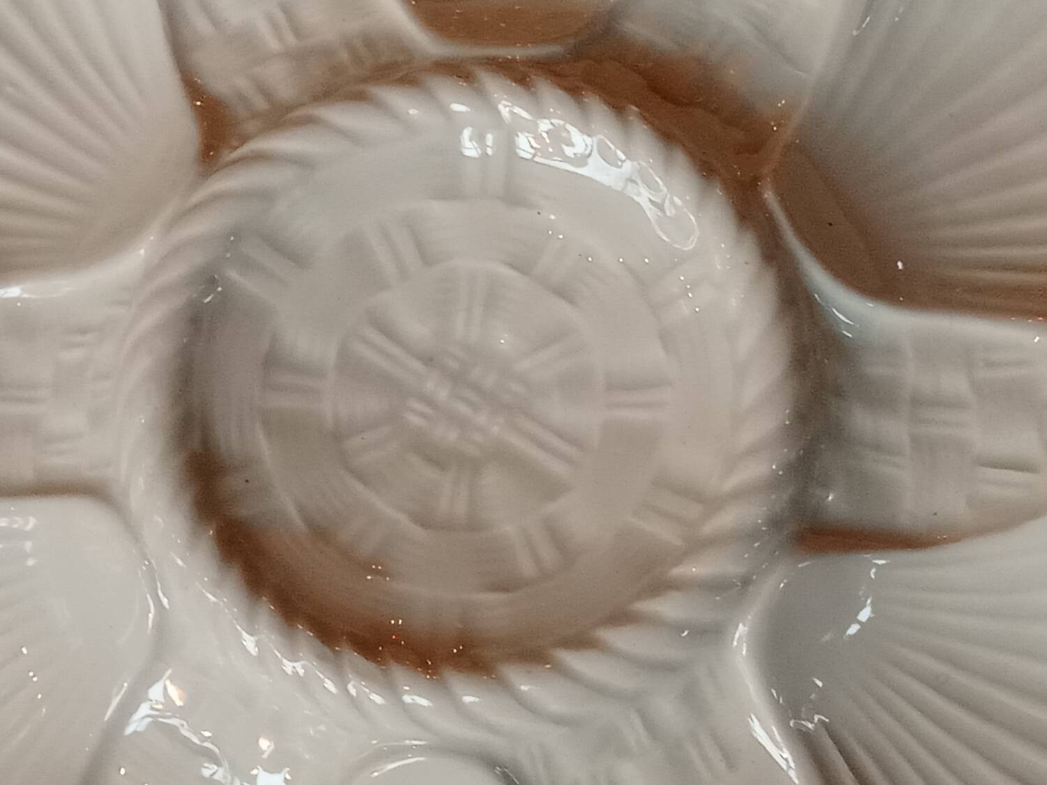 Service 12 plates. + Oyster barbotine shellfish dish