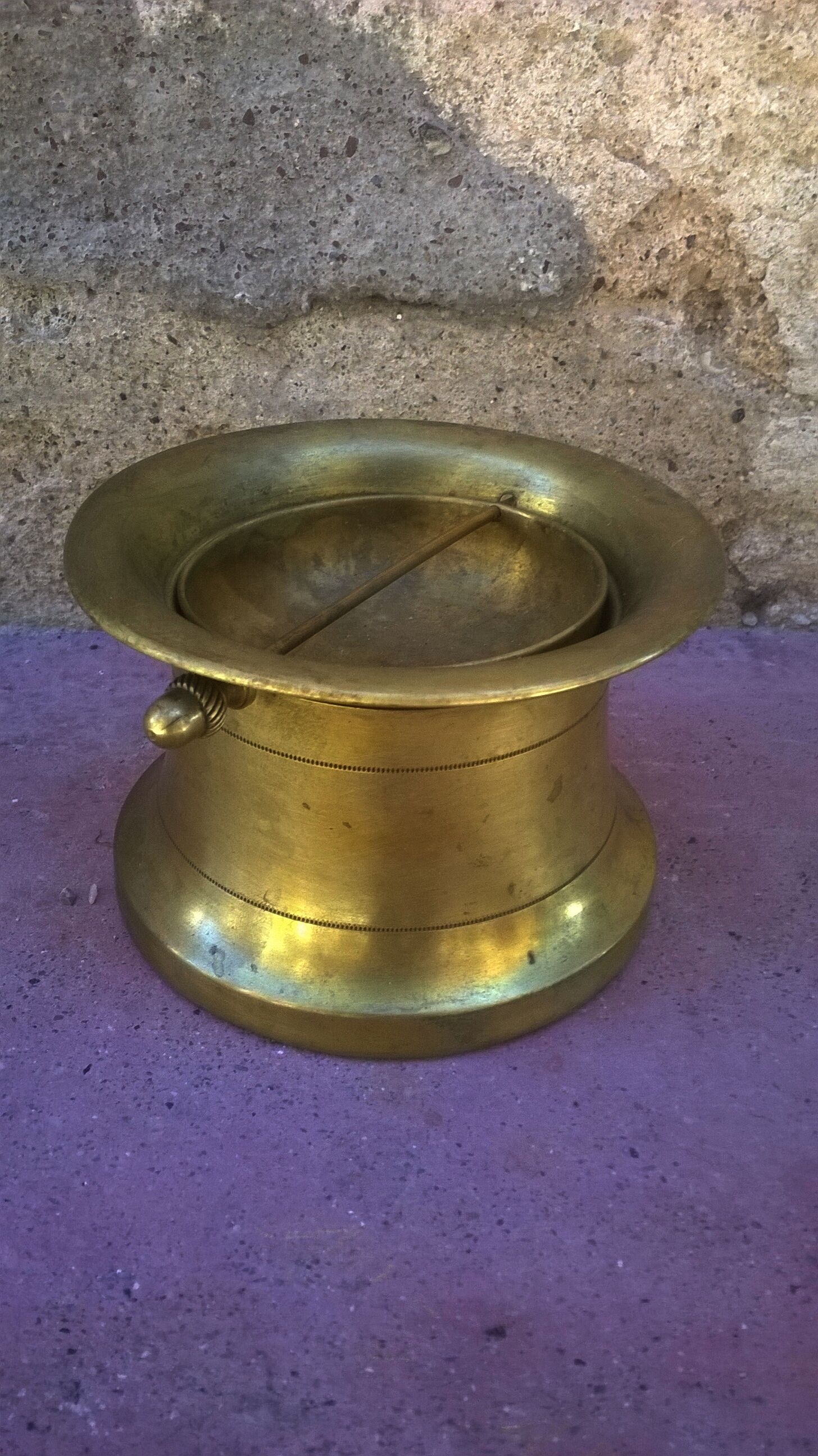 Vintage rocking ashtray