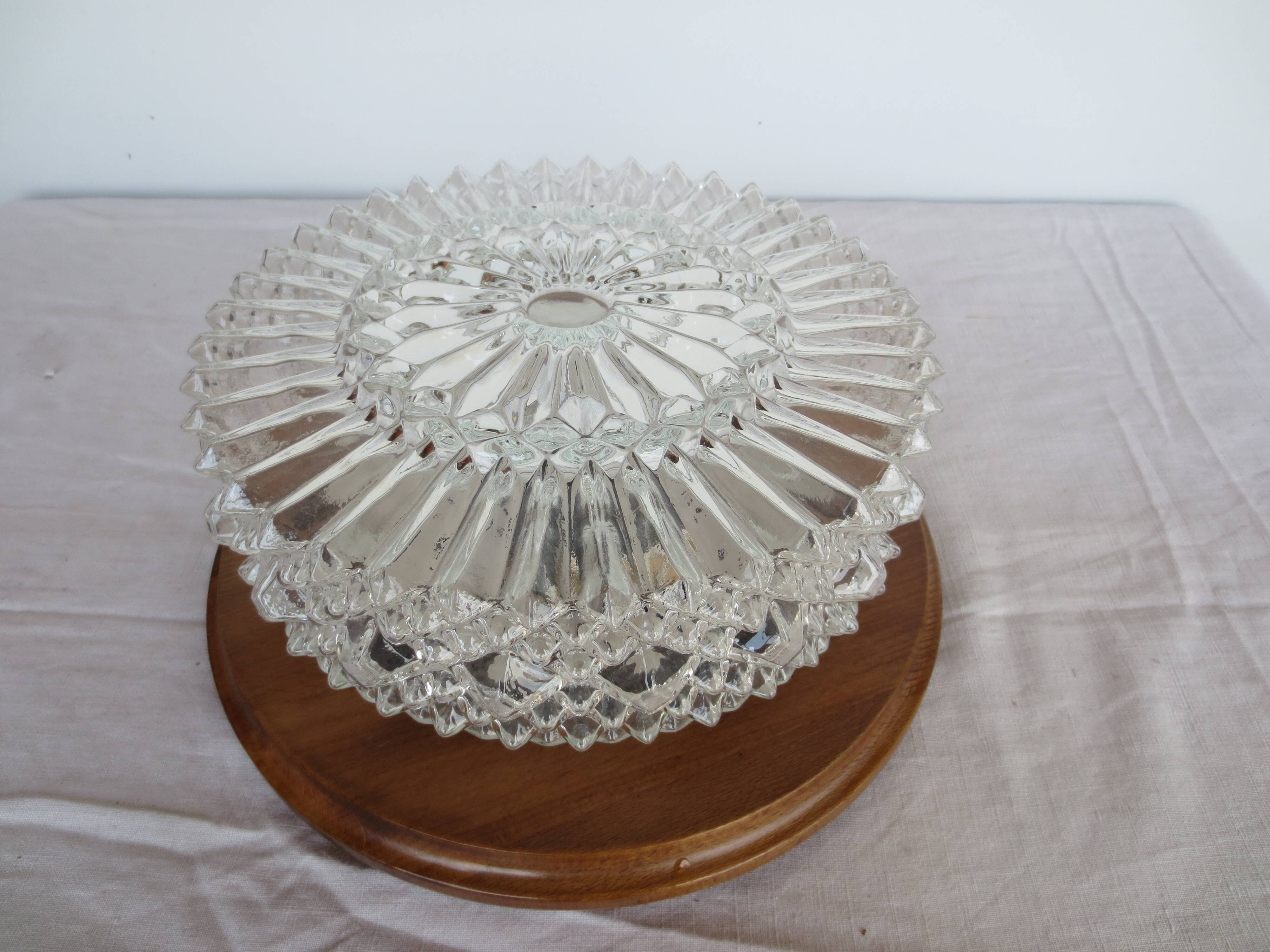 Plafonnier, applique murale ronde en verre taillé sur socle en bois
