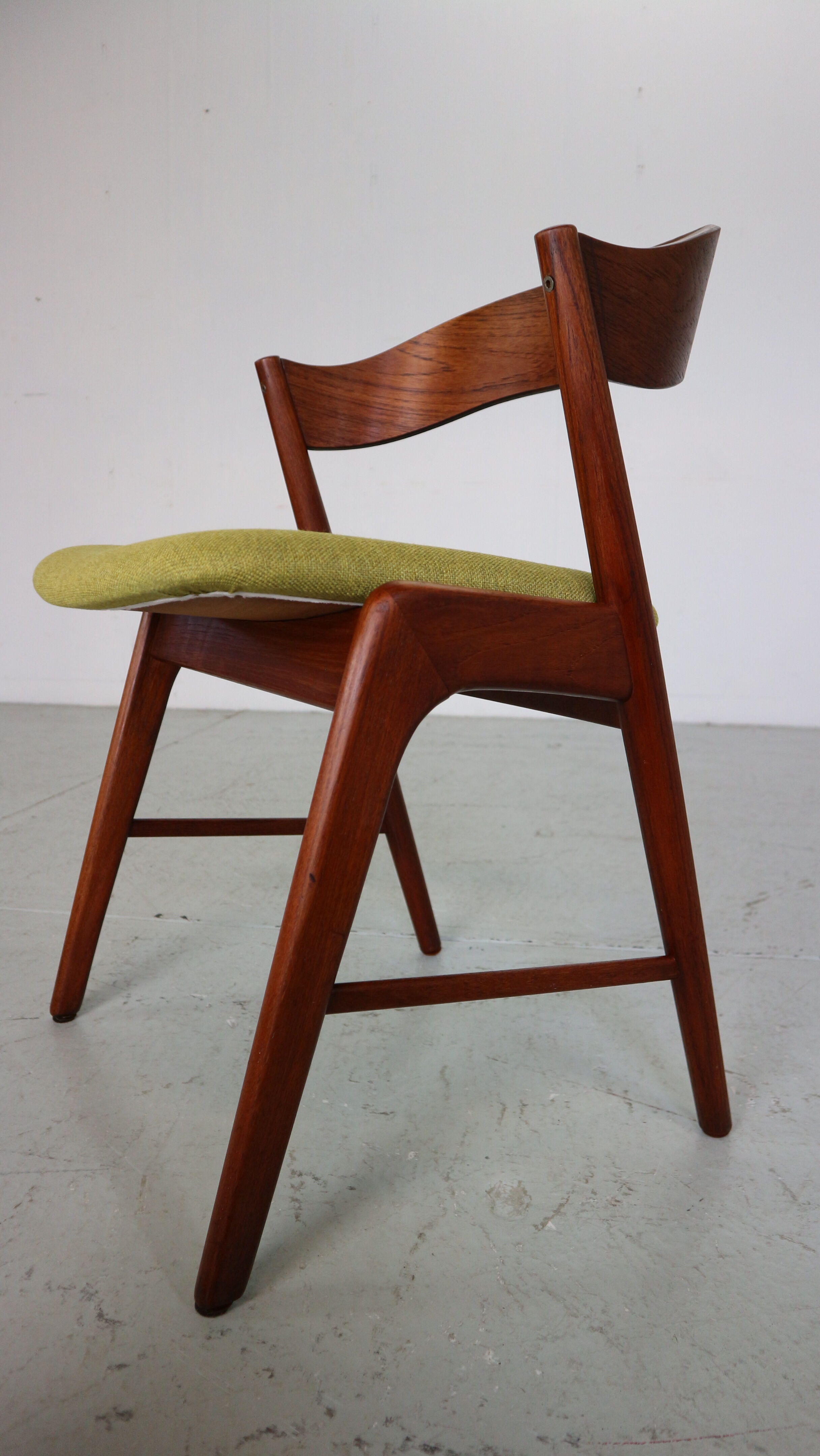 Mid- Century Set Of Two Organic Shape Teak Dinning Room Chairs, 1960 Denmark