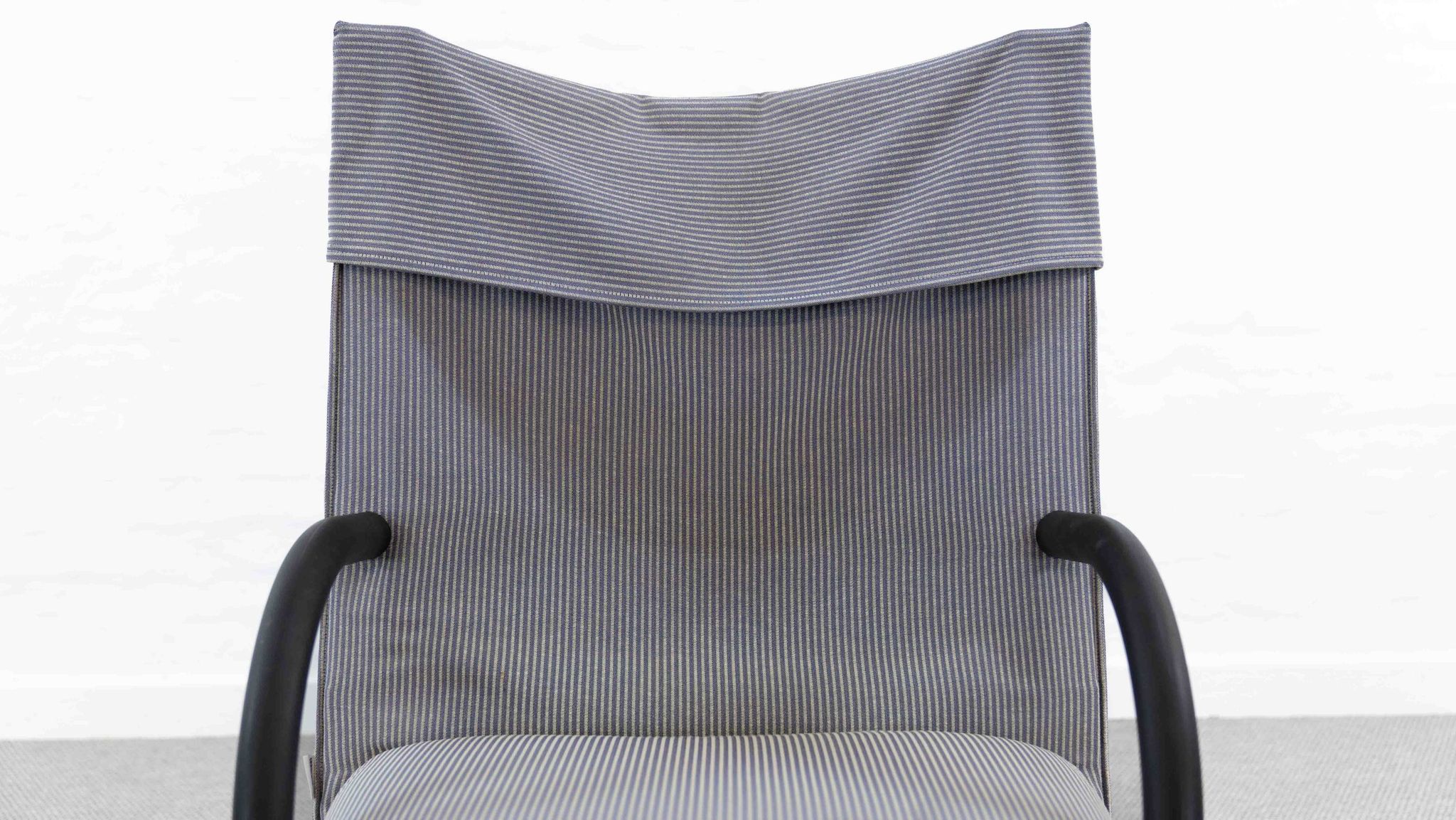 Fauteuil zen avec repose-pieds par claude brisson pour ligne roset