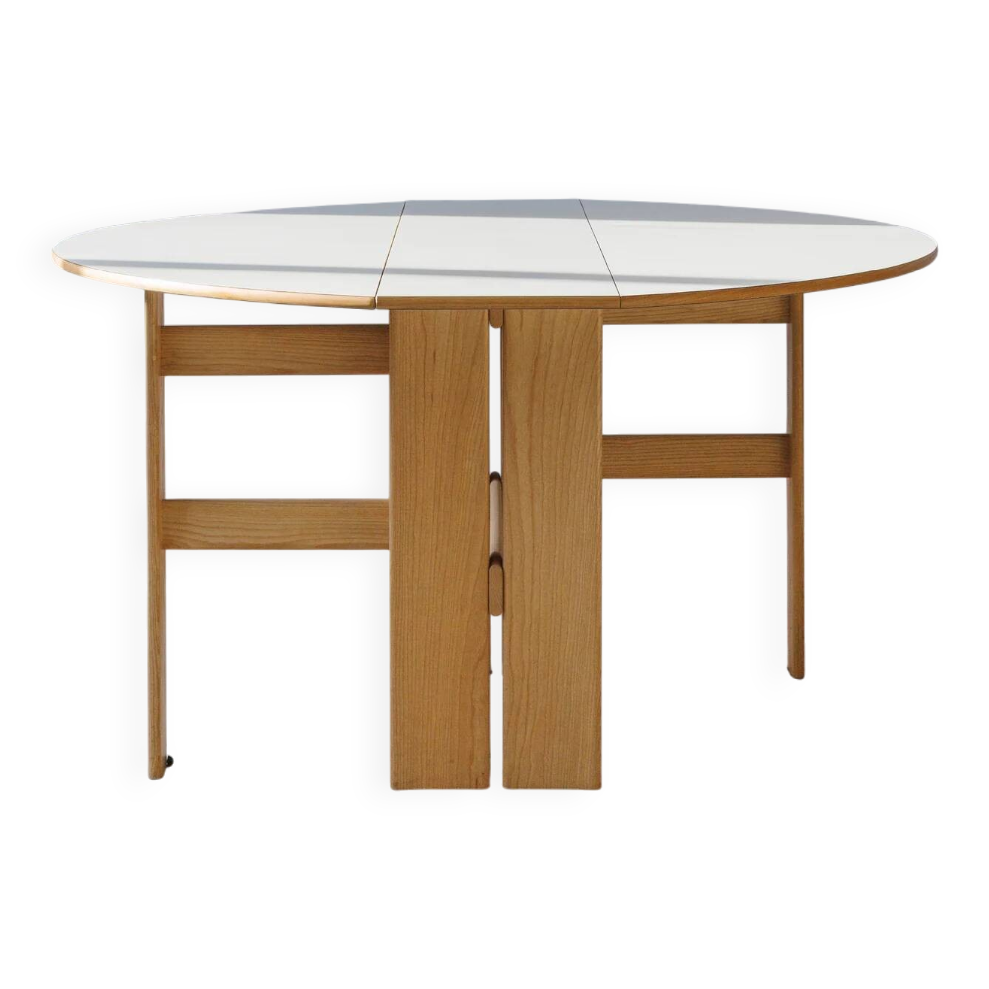 Scandinavian extendable dining table | contemporary design