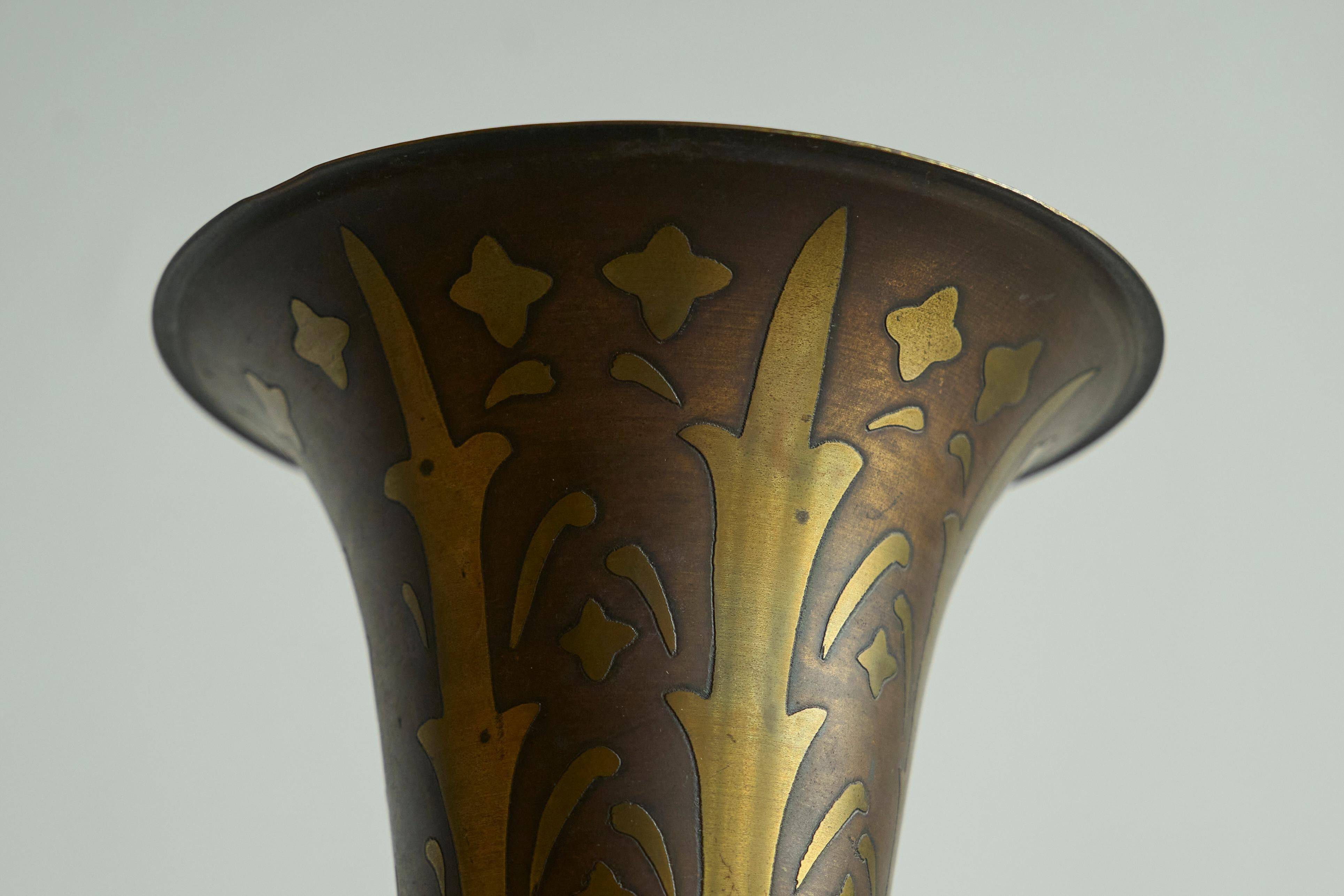 Art Deco fluted vase in patinated metal and brass from the 1930s.