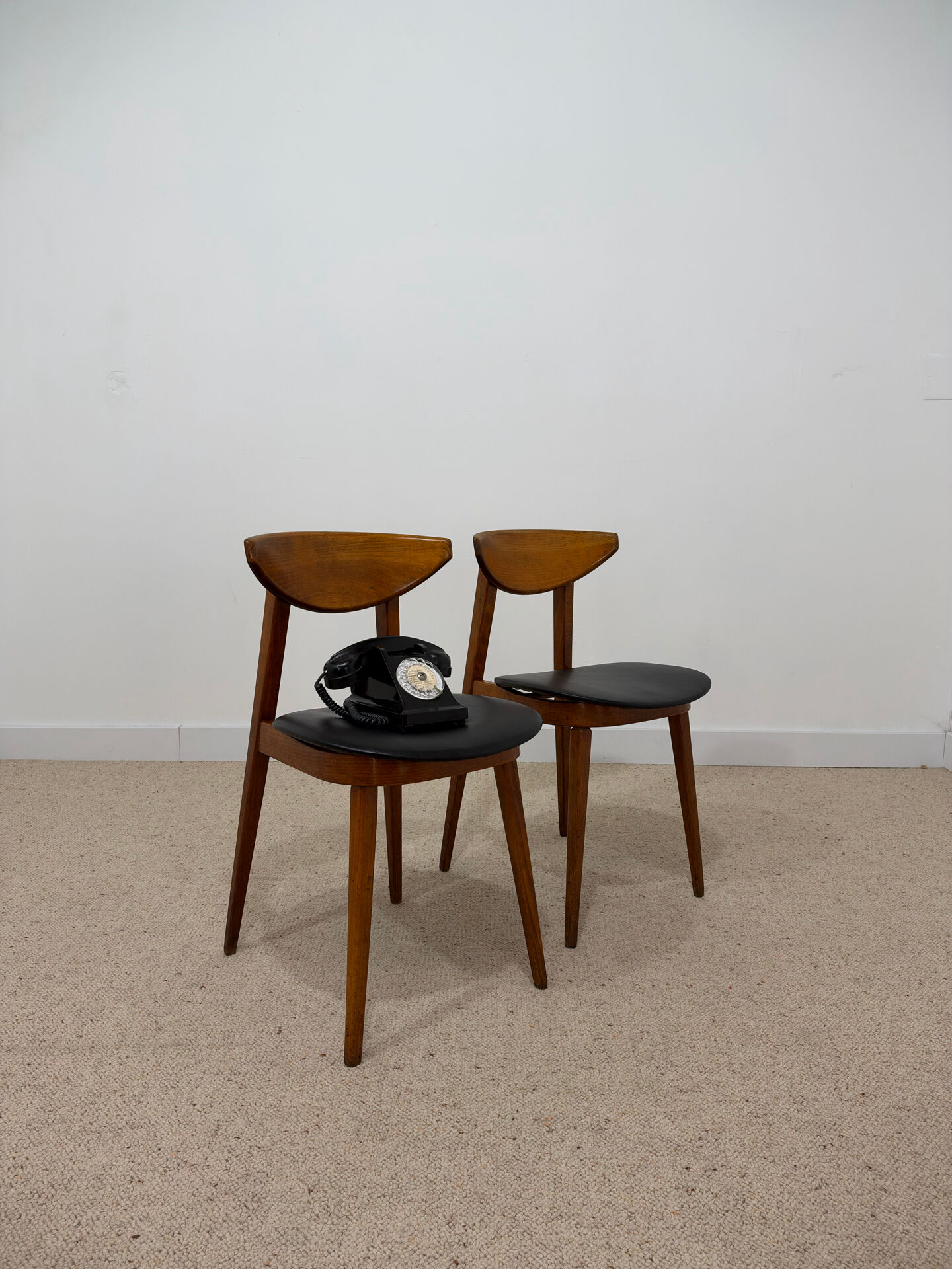 Pair of Fontania chairs attributed to Baumann – 1960s