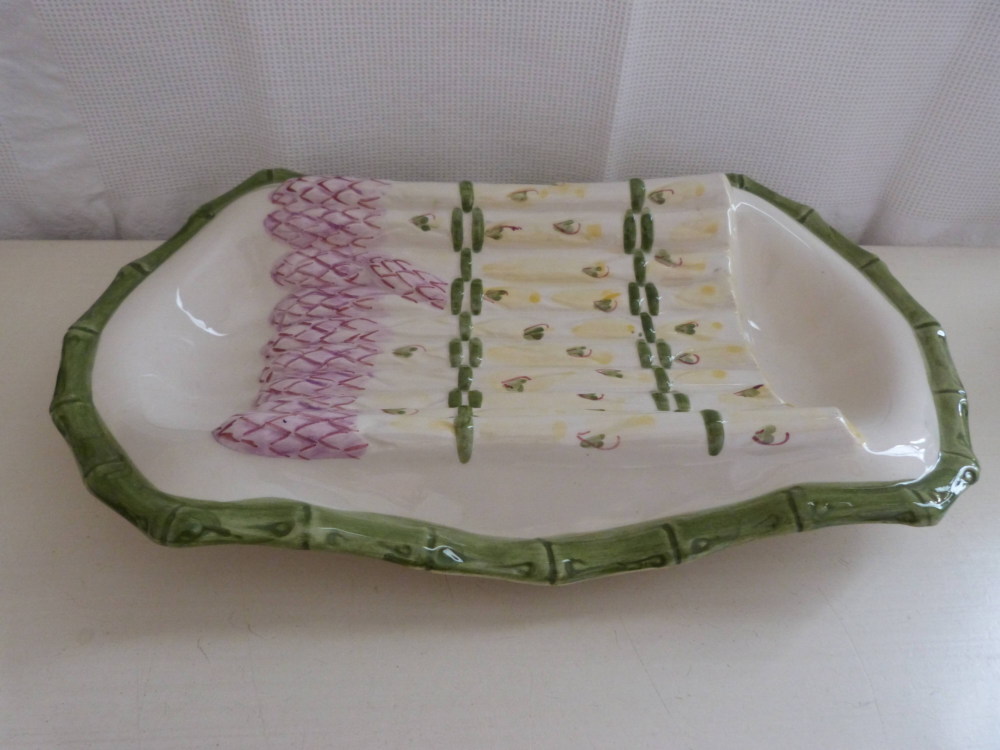 Plate of asparagus with a sauce.