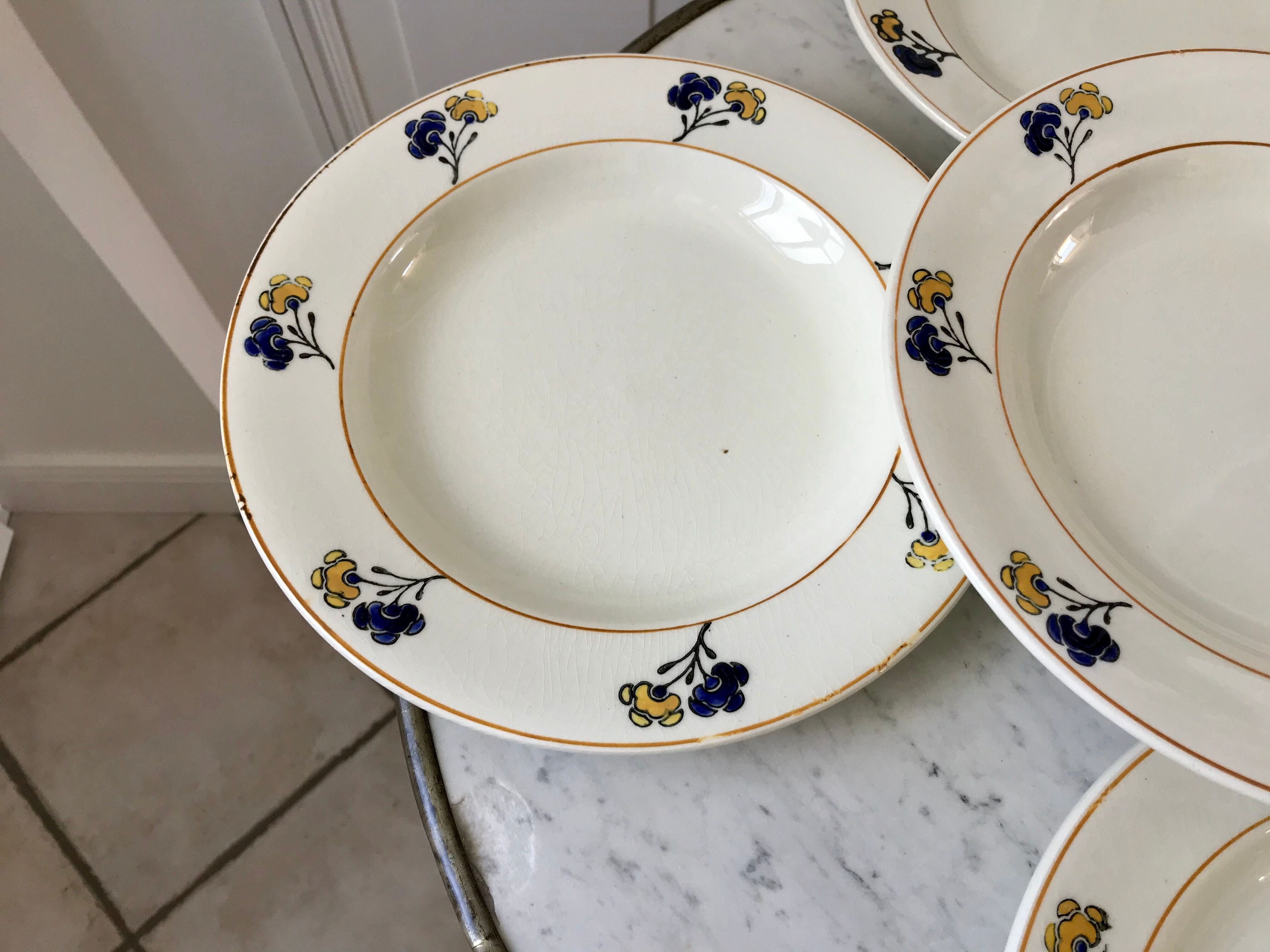 Set of 5 hollow plates Iron Earth model "Romeo" early XXth