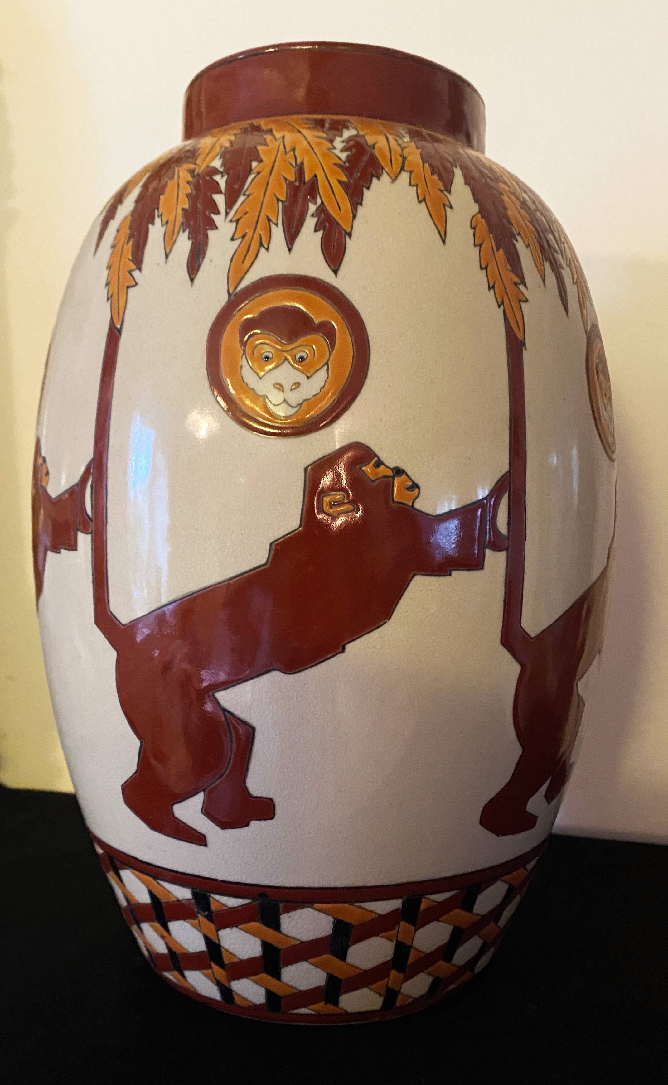 Art deco vase with monkey motifs and Keralouve palm leaf