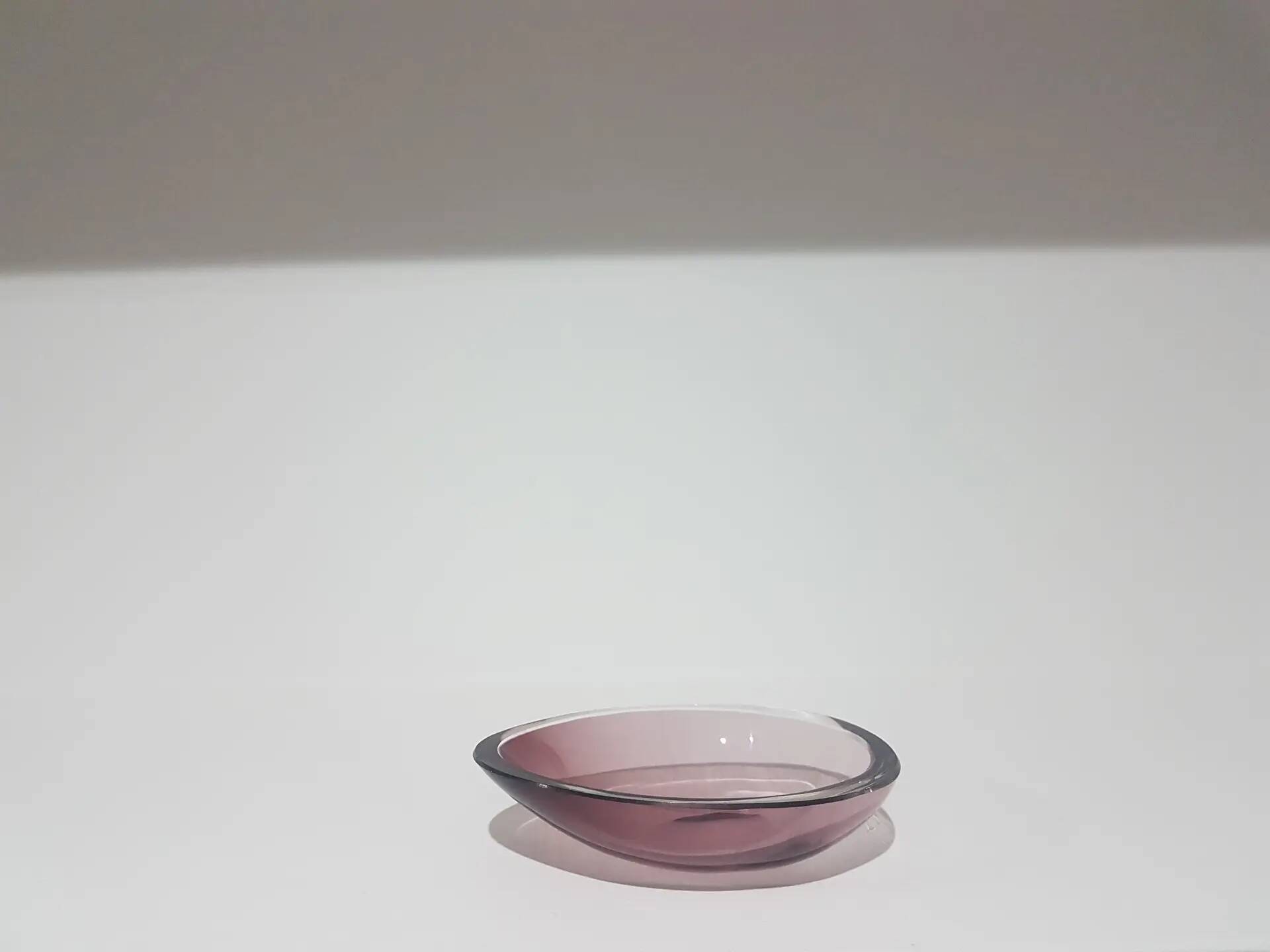Decorative bowl, pink-purple, glass, designed by A. F. Gangkofner, Hessengl