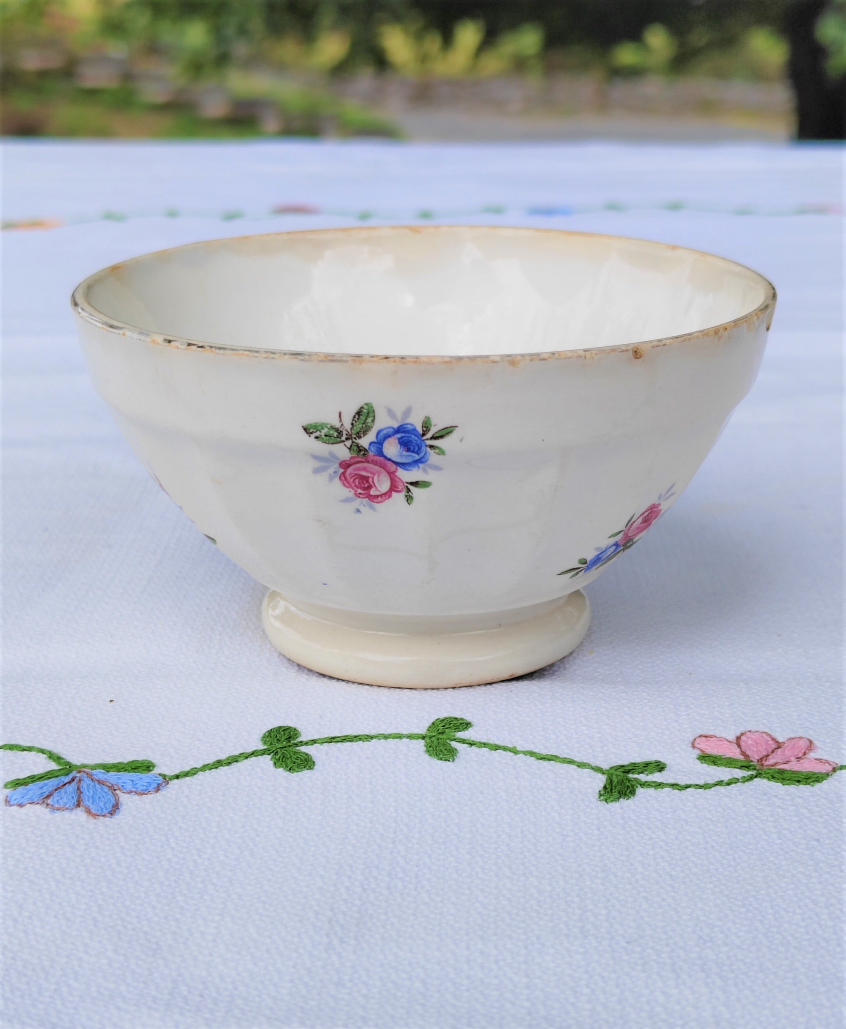 Bowl on pedestal Digoin