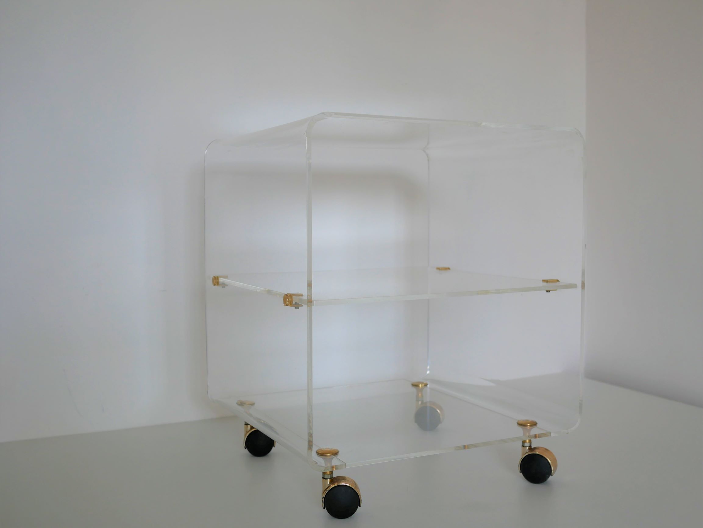 Table basse en plexiglas par M.Dumas pour Roche Bobois années 70
