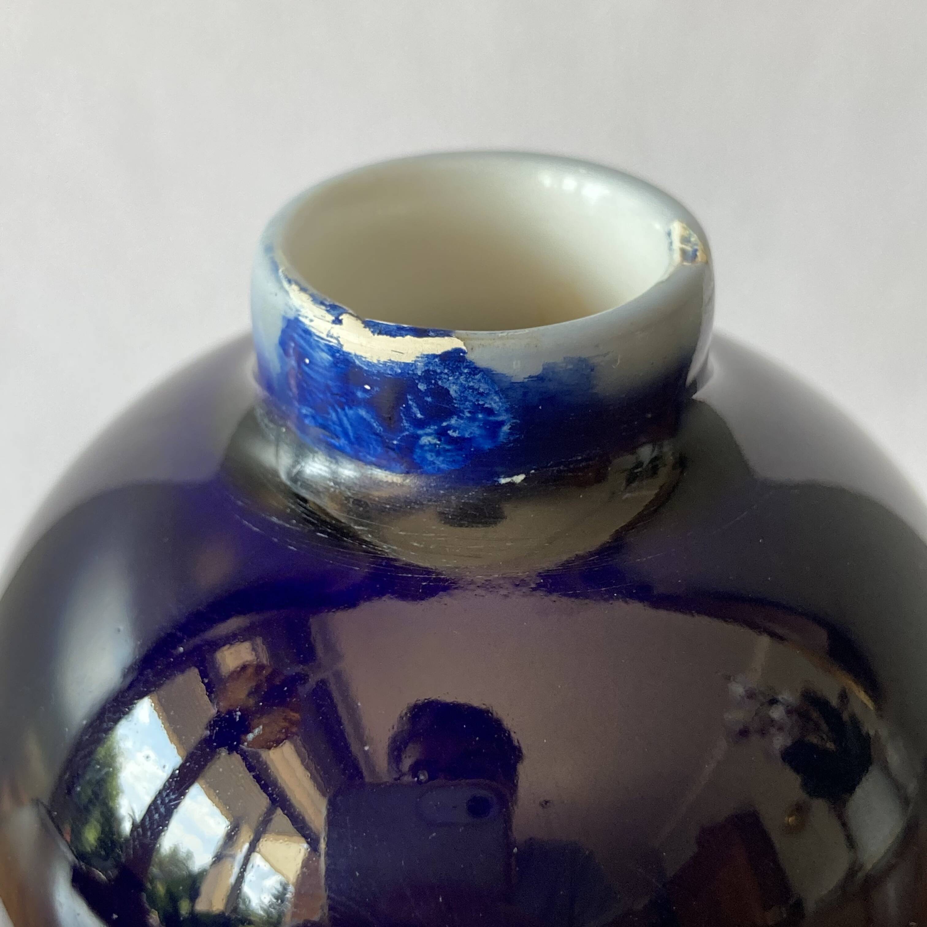 Meiping-shaped miniature vase in Saxon Meissen porcelain with blue monochrome glaze
