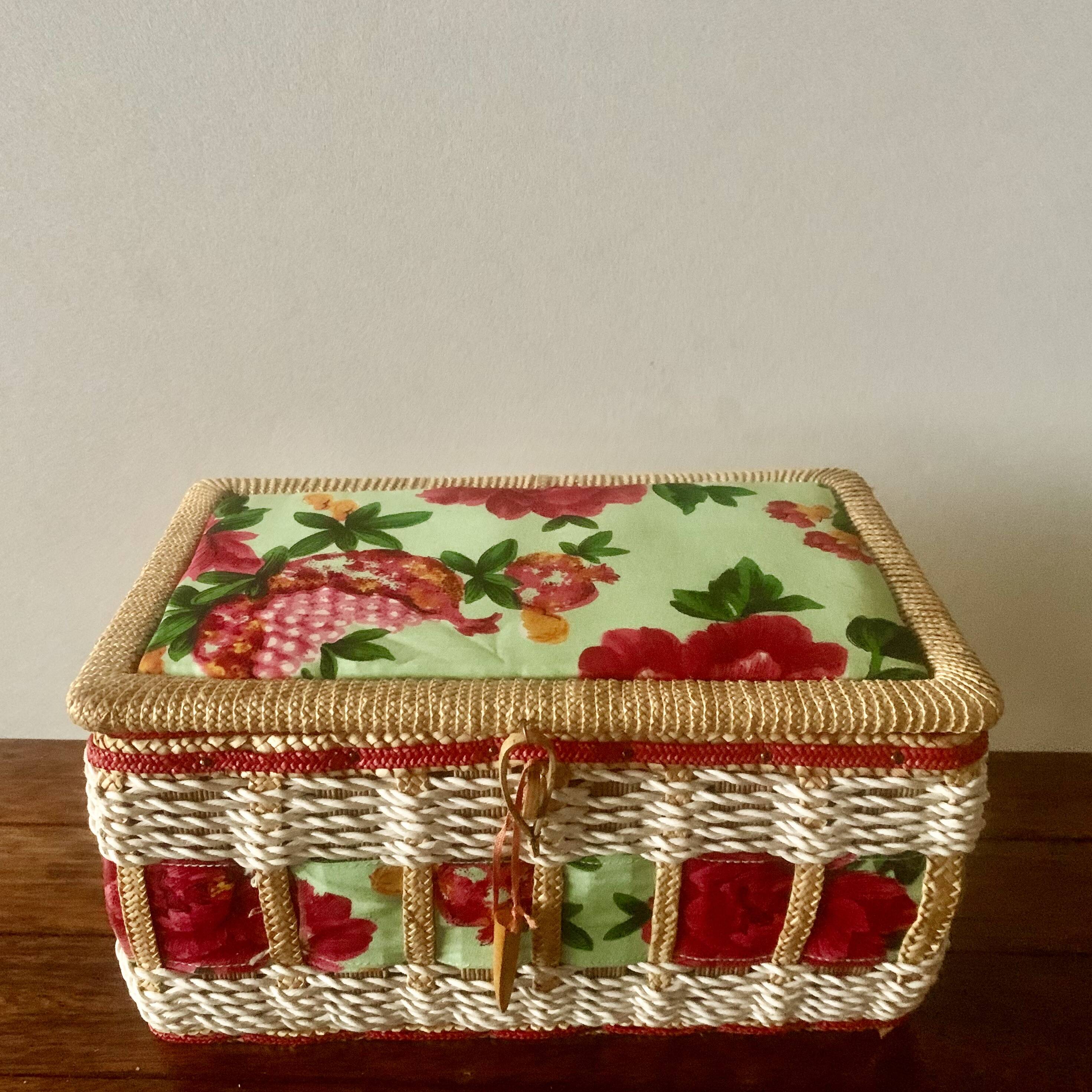Vintage sewing basket in rattan and floral fabric