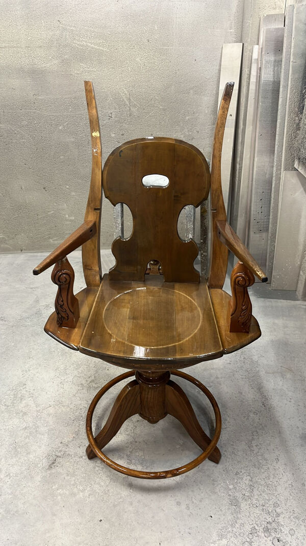 1 chaise « Le design ne se résume pas toujours au dessin » par Nguyen+Hafner