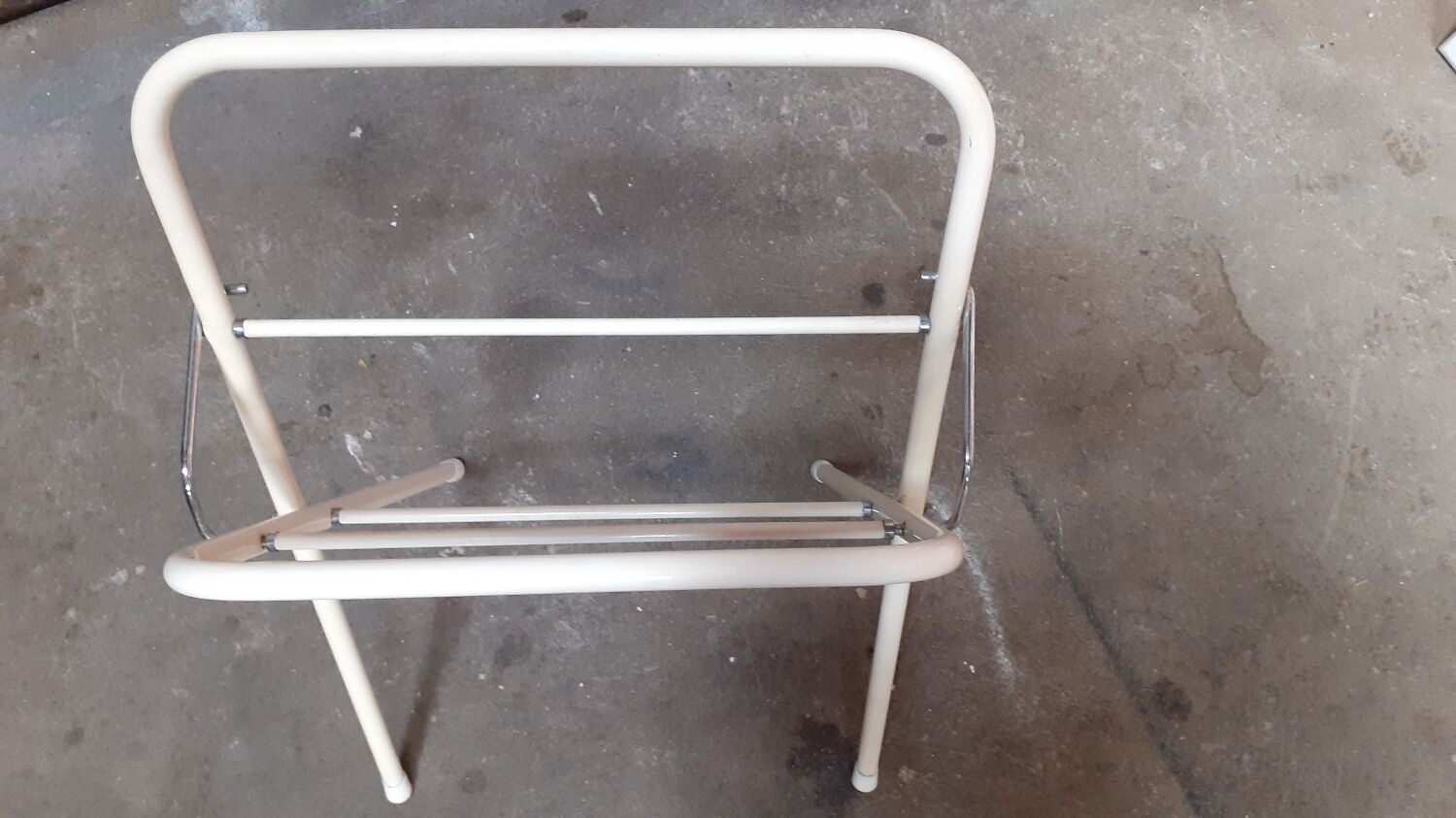 Vintage retro towel rack