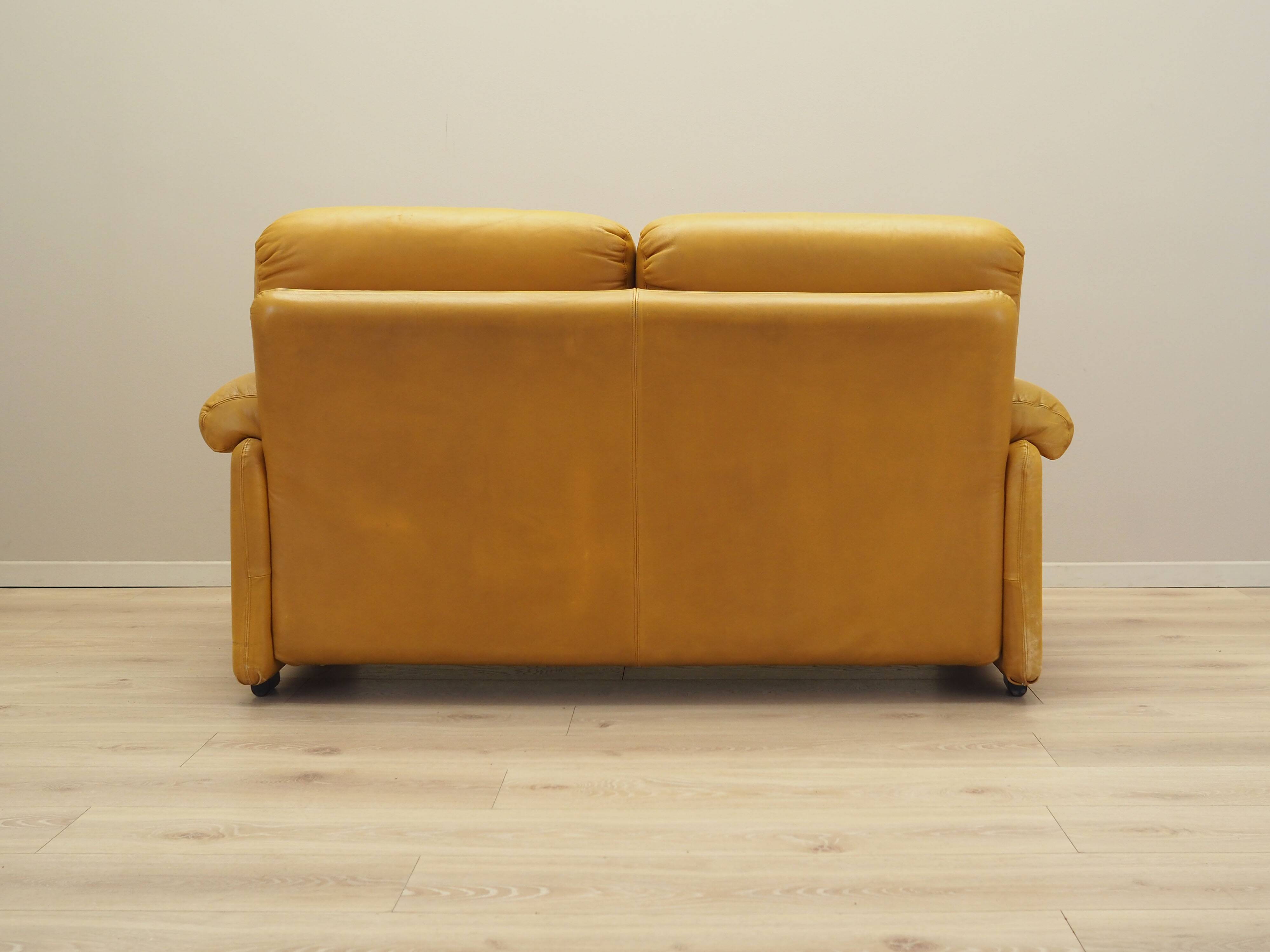Canapé en cuir jaune, design italien, années 60, fabricant : B&B Italia, desig