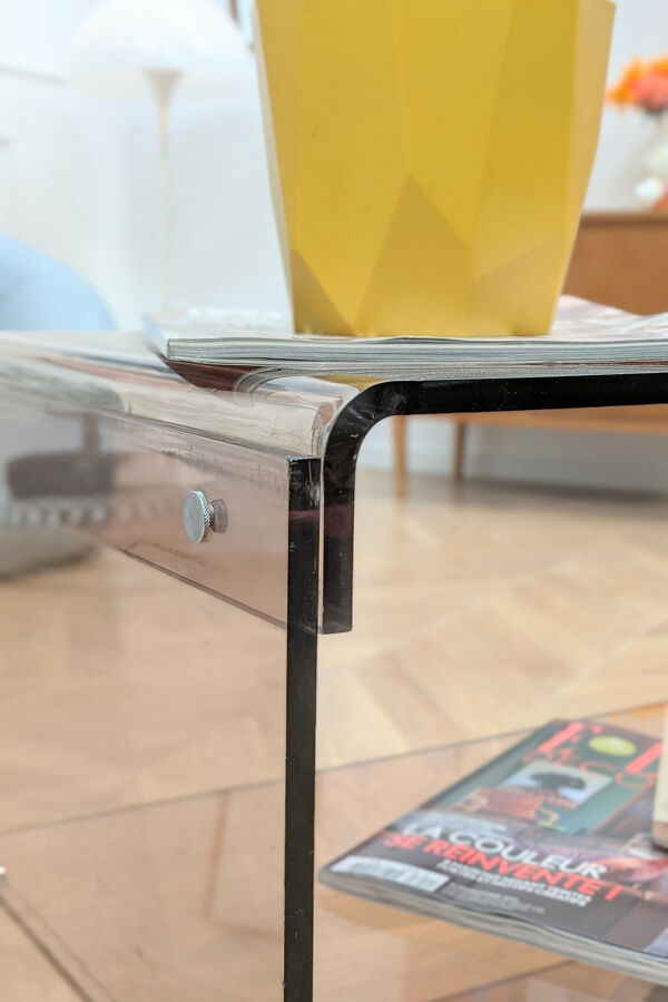 Table basse en plexiglas