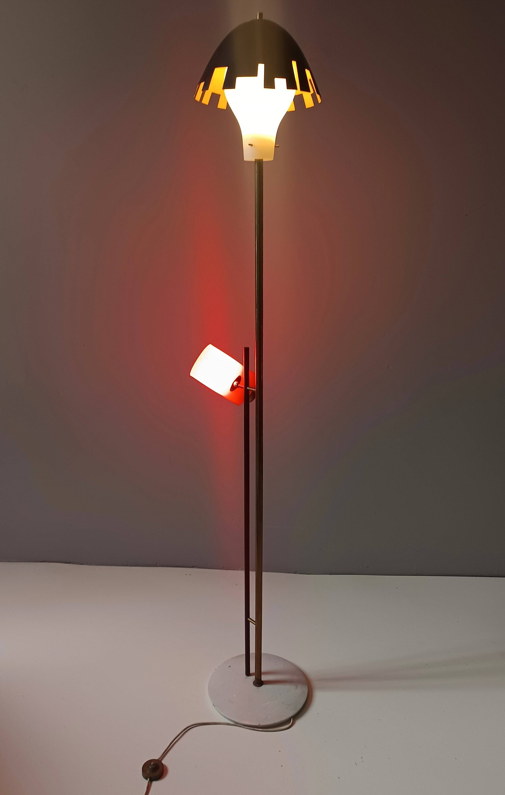 Lampadaire expérimental rare en laiton, aluminium et verre par Arredoluce, Italie