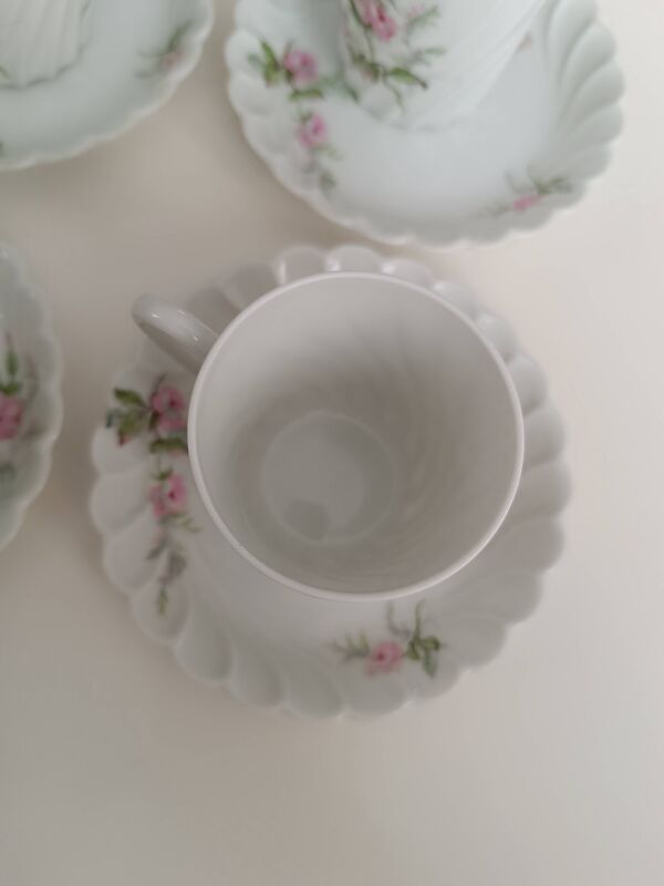 Porcelaine Haviland Limoges 10 tasses à café et 9 sous-tasses à décor de fl