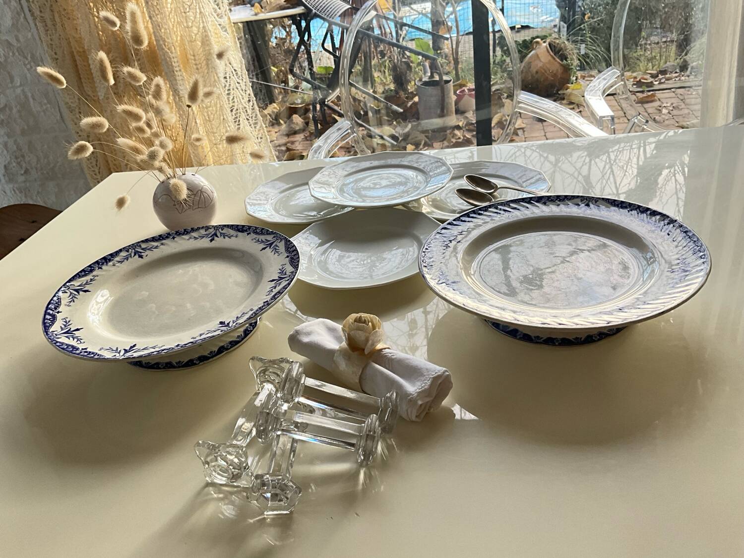 2 cake plates 'iron earth'