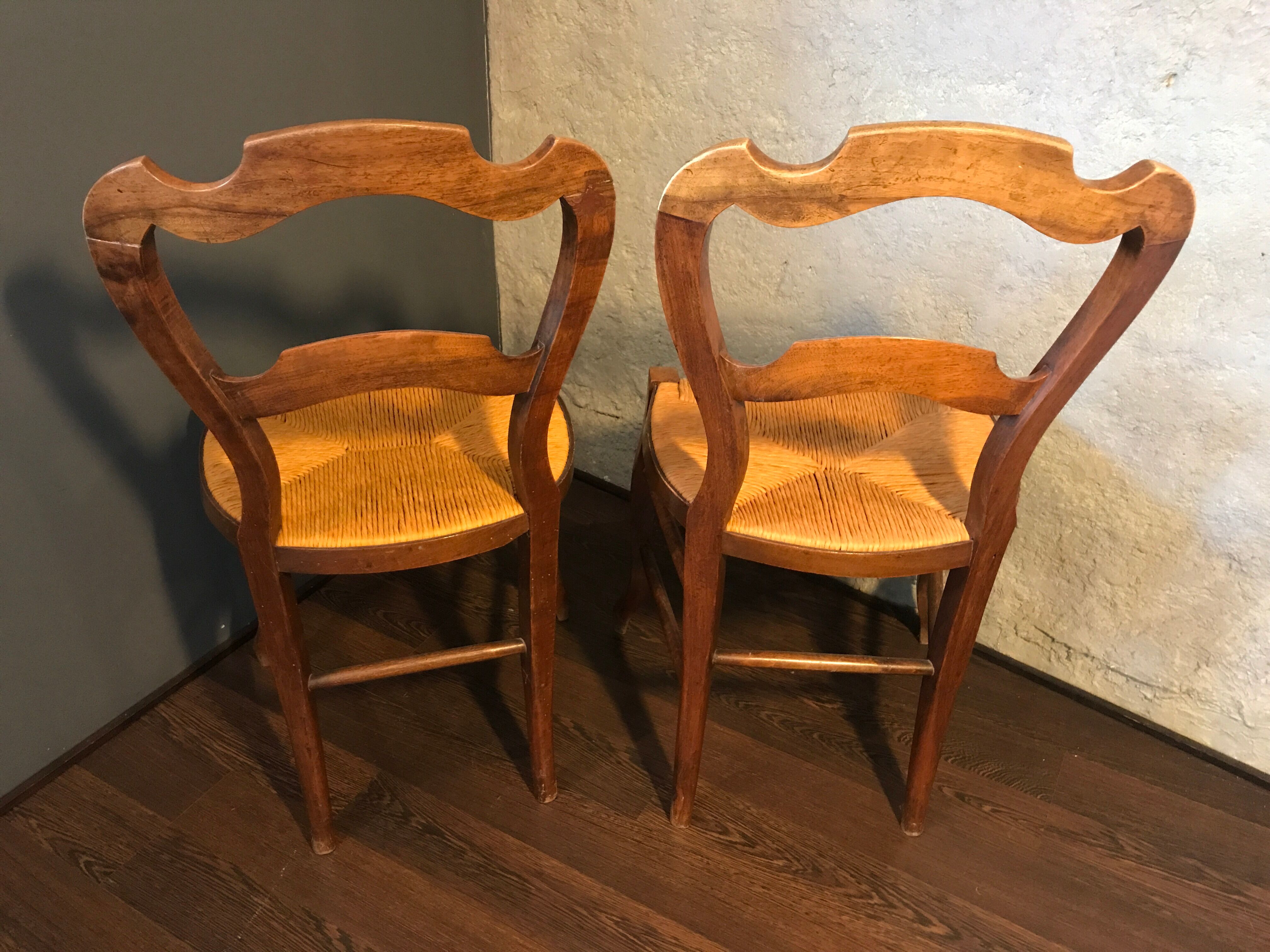 Lot of 2 old wooden chairs