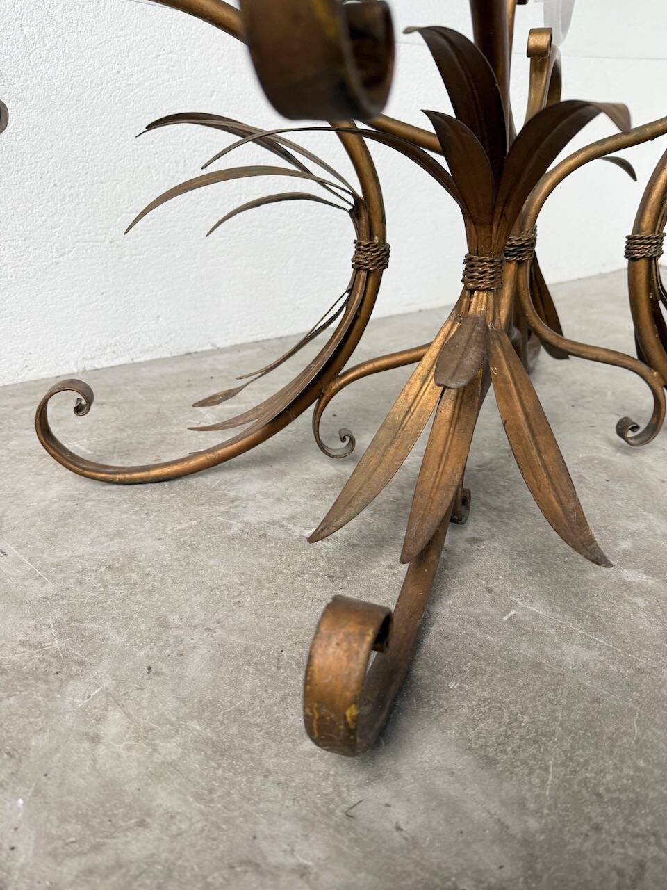 "ear" style coffee table