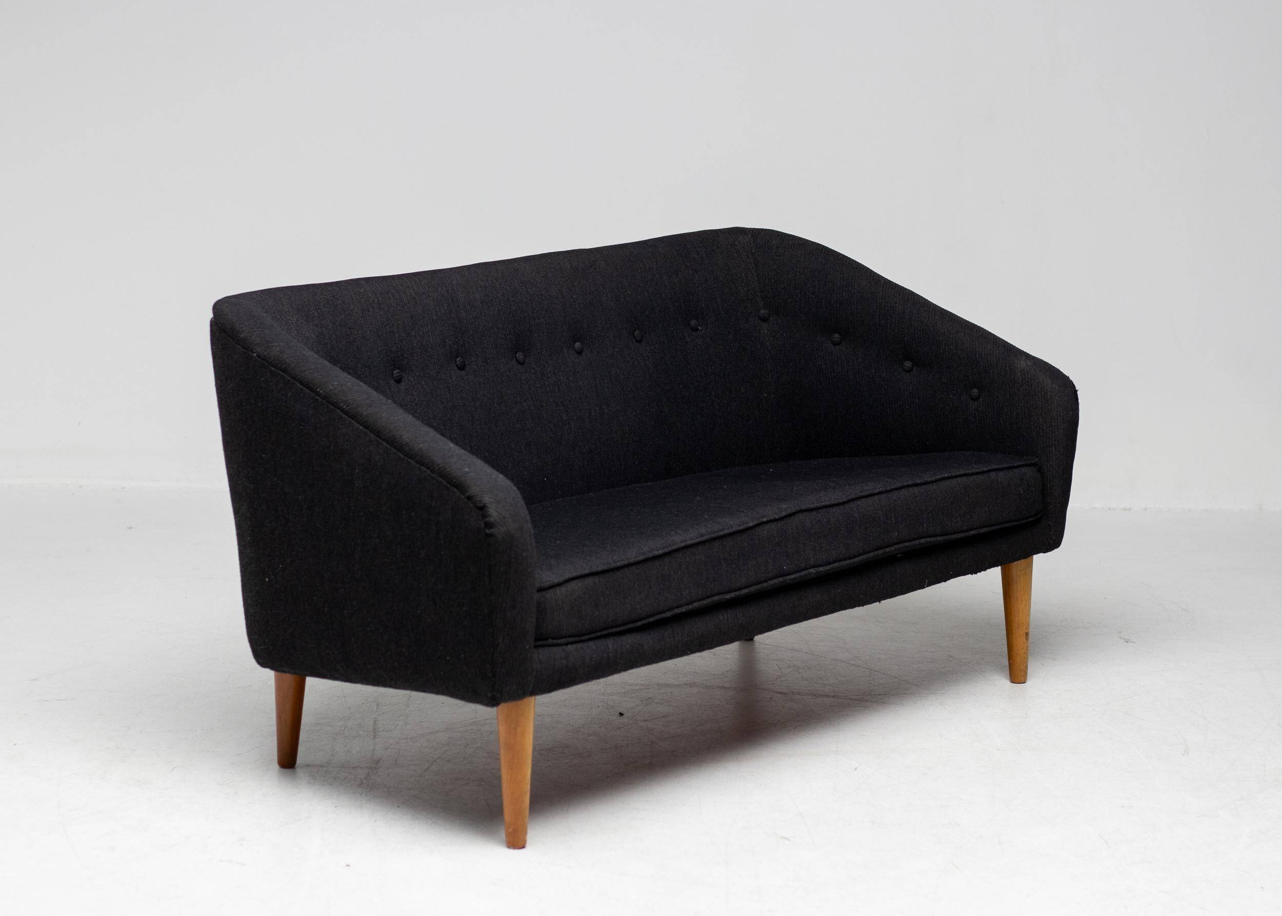 The Modern Scandinavian Classic Mid-Century Modern Sofa