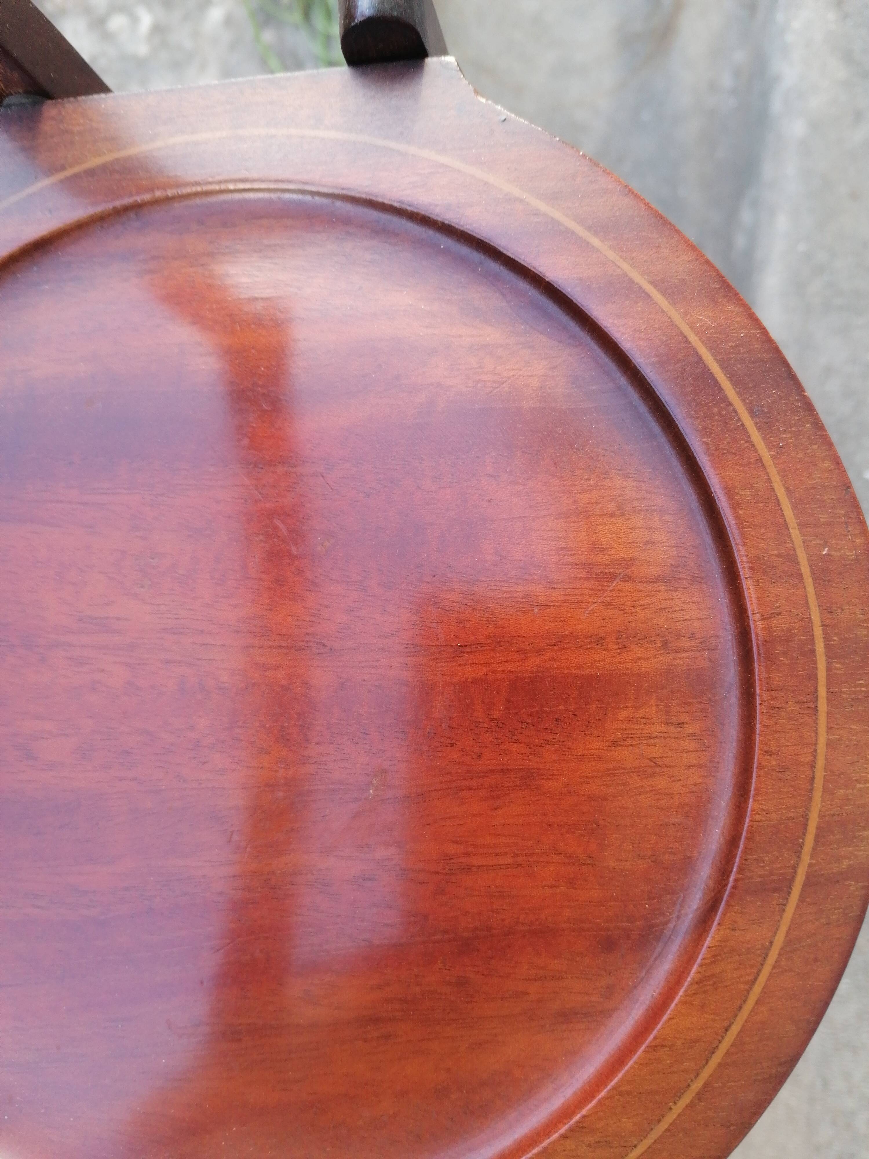 silent servant in mahogany