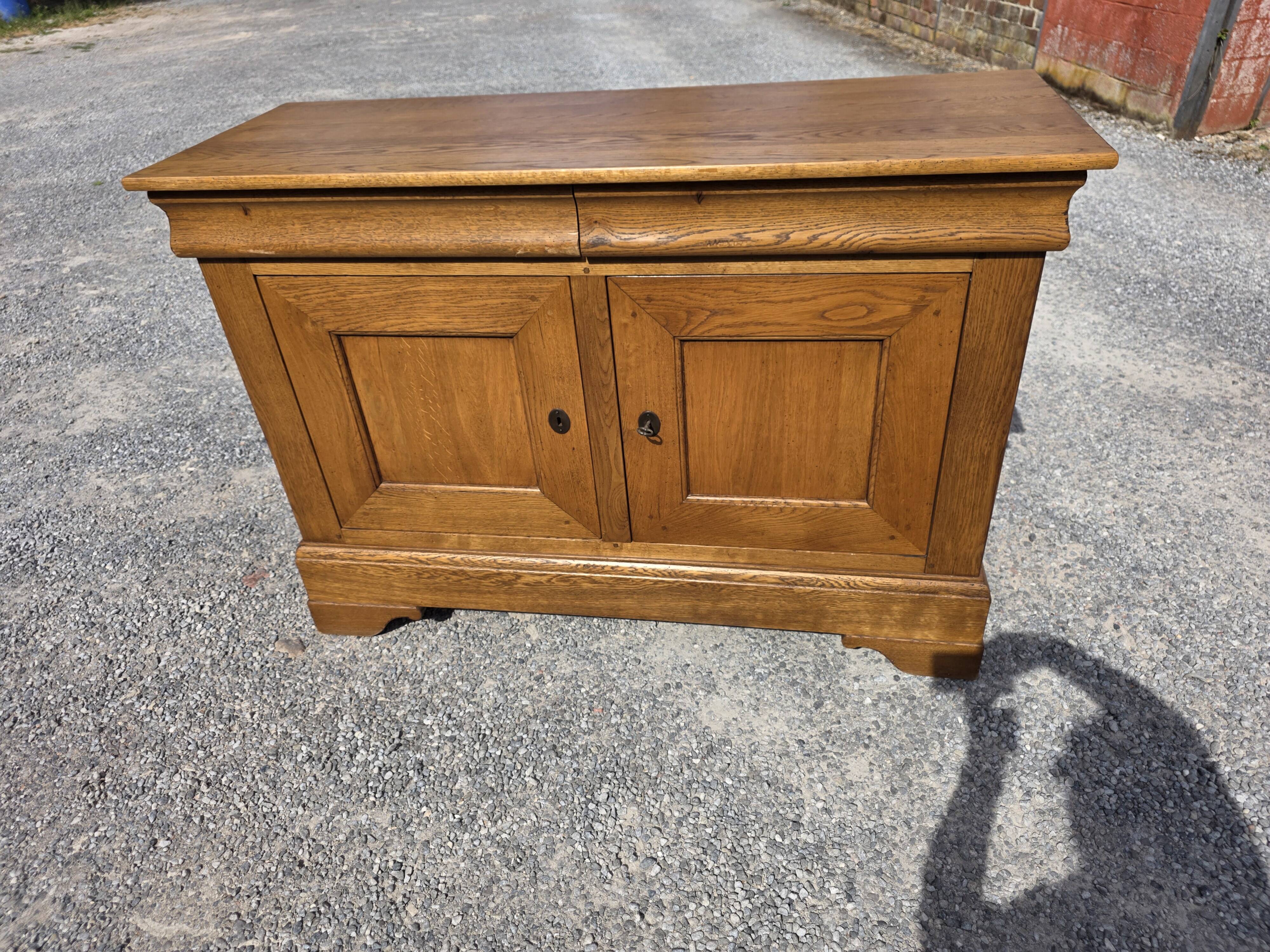 Louis Philippe buffet in solid oak.