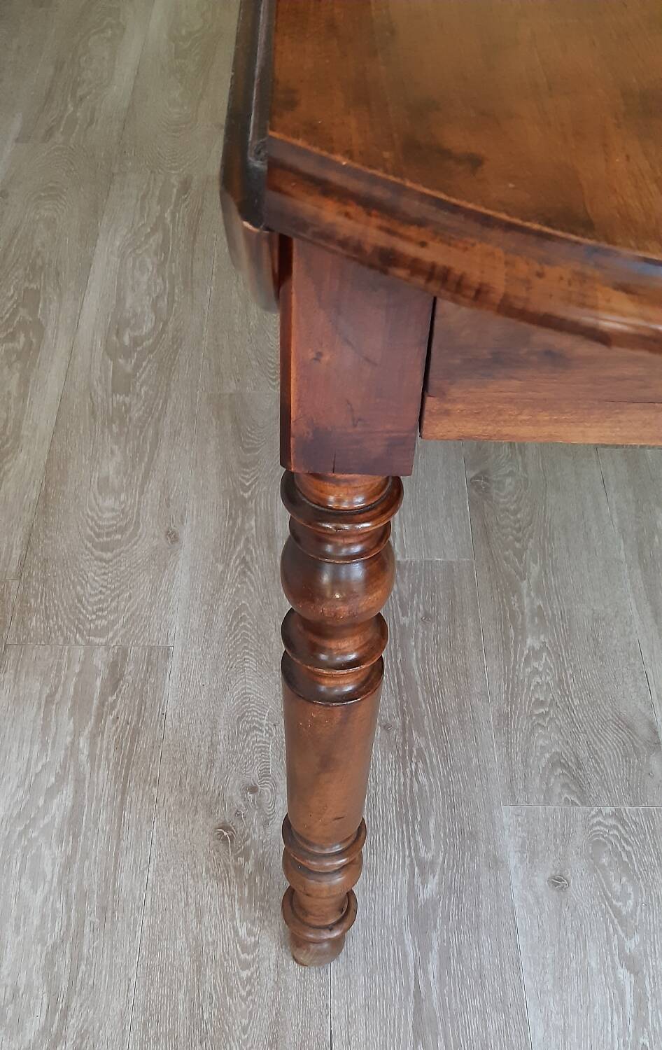 Antique oval table