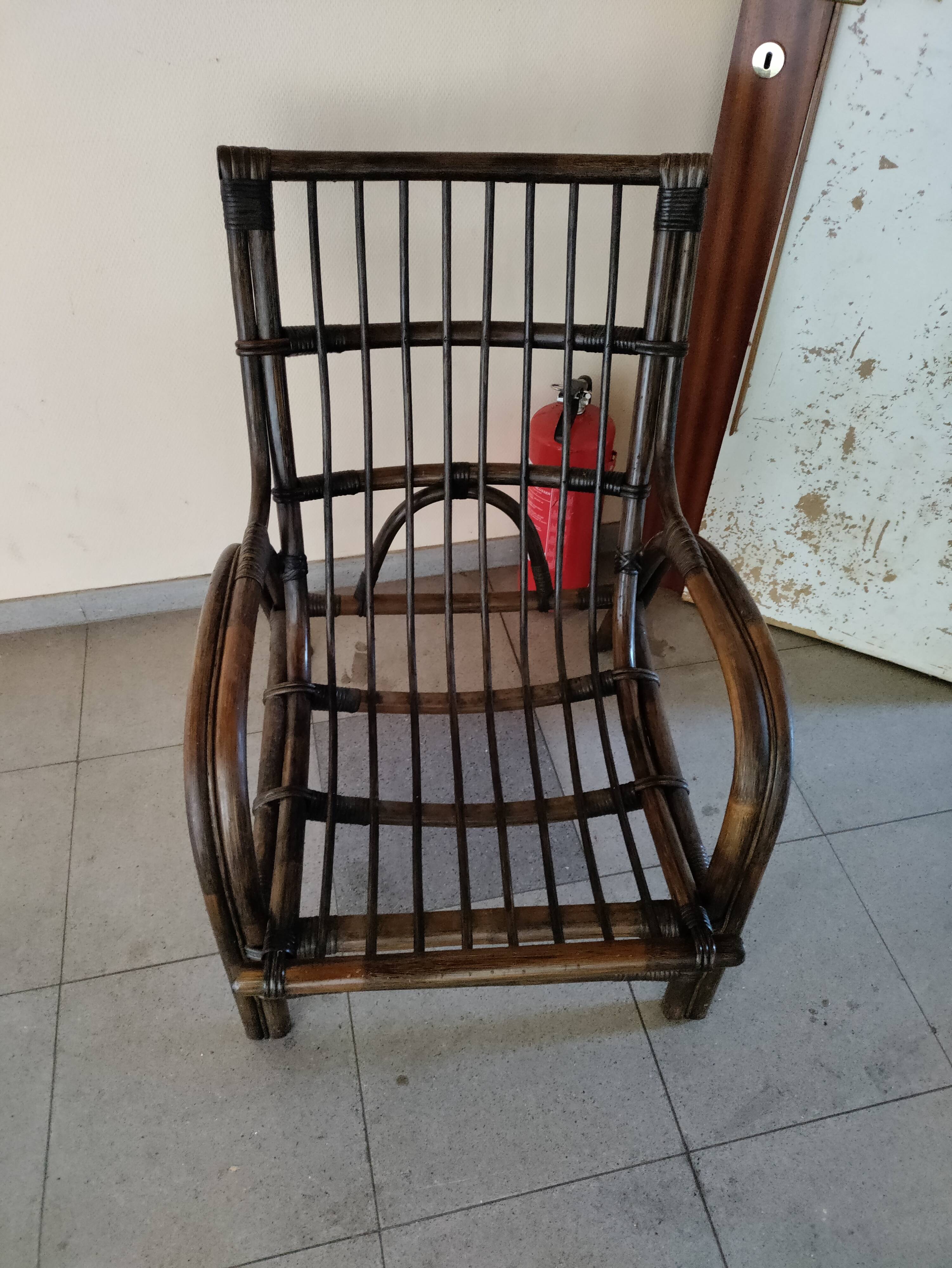 Fauteuil vintage en rotin marron foncé