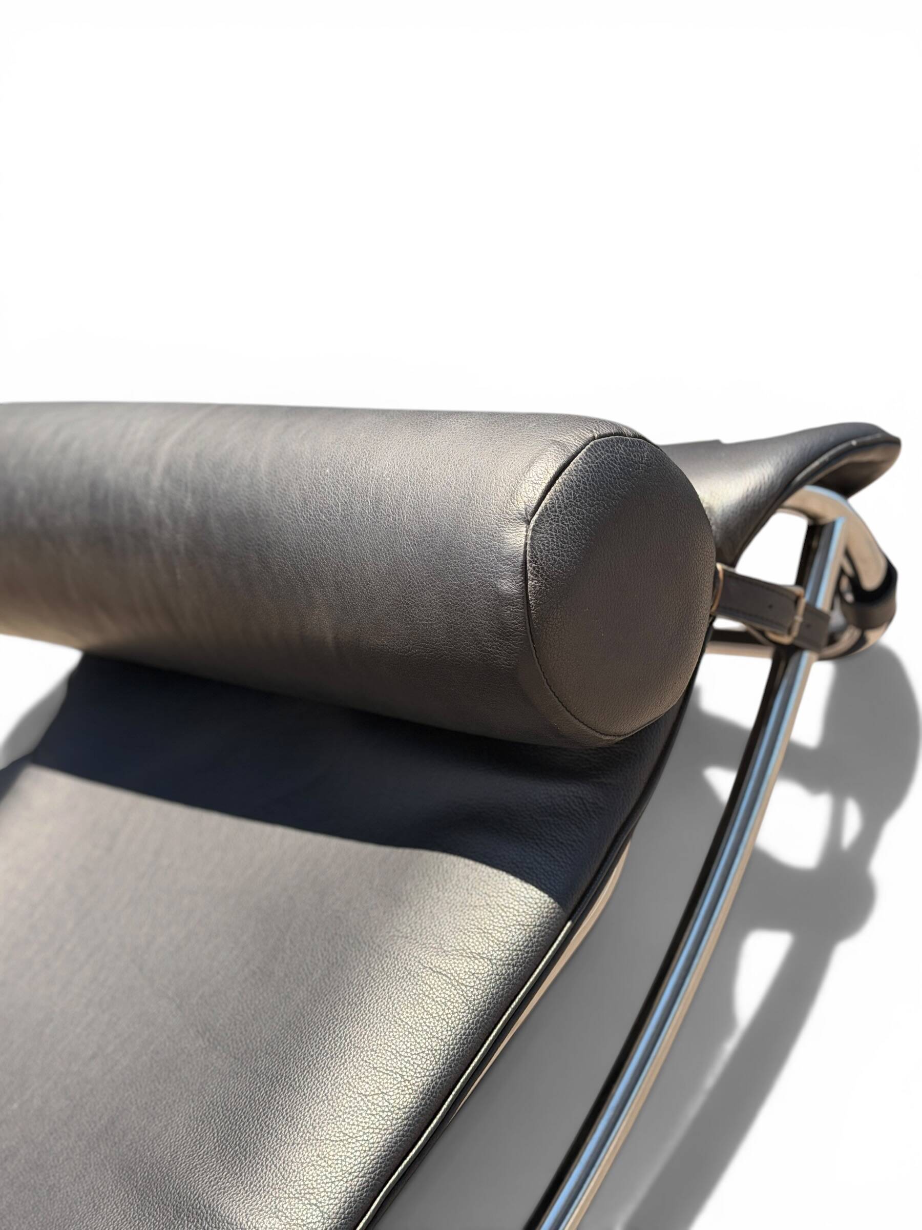 Chaise Longue LC4 Le Corbusier for Cassina — Original Black Leather (No. 114715)