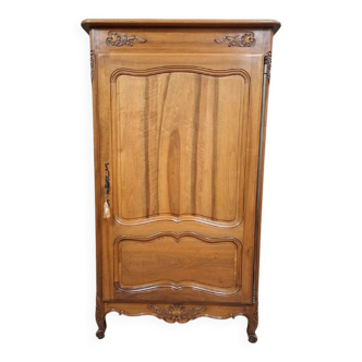 Louis XV style wardrobe in solid wood.