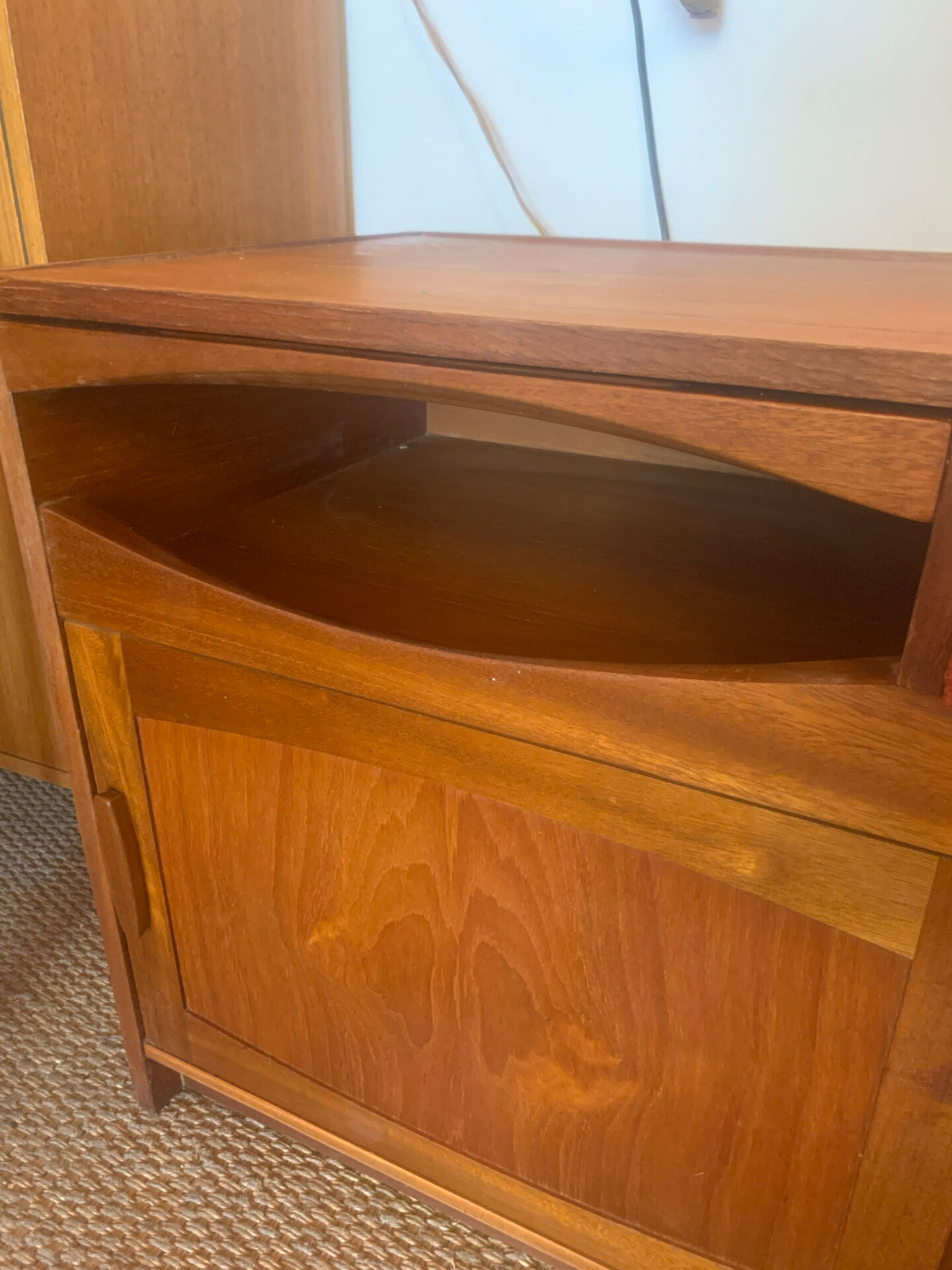 Low entrance furniture in teak Chippy