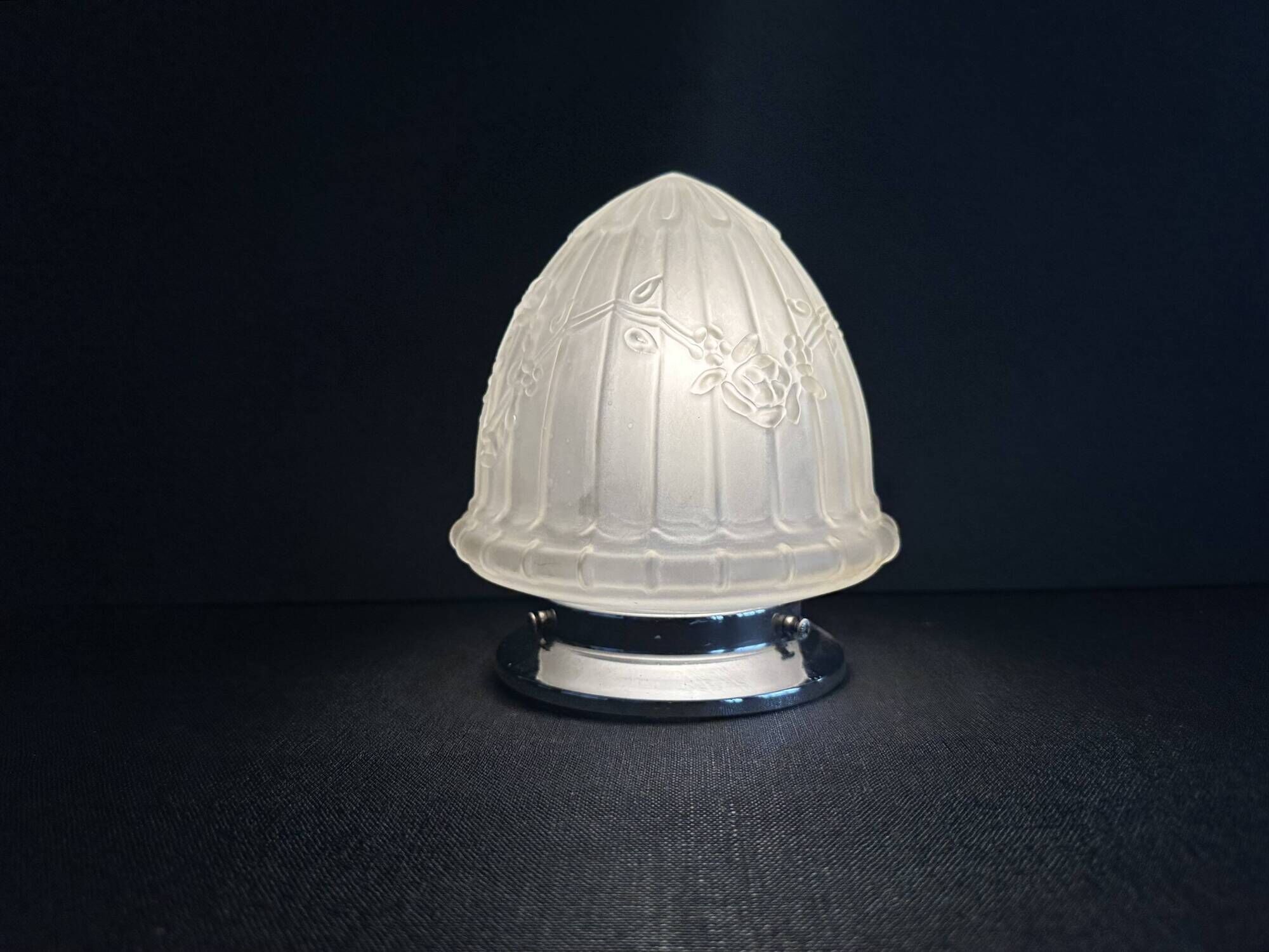 Small table lamp or Art Deco ceiling light from the 1930s in frosted glass.
