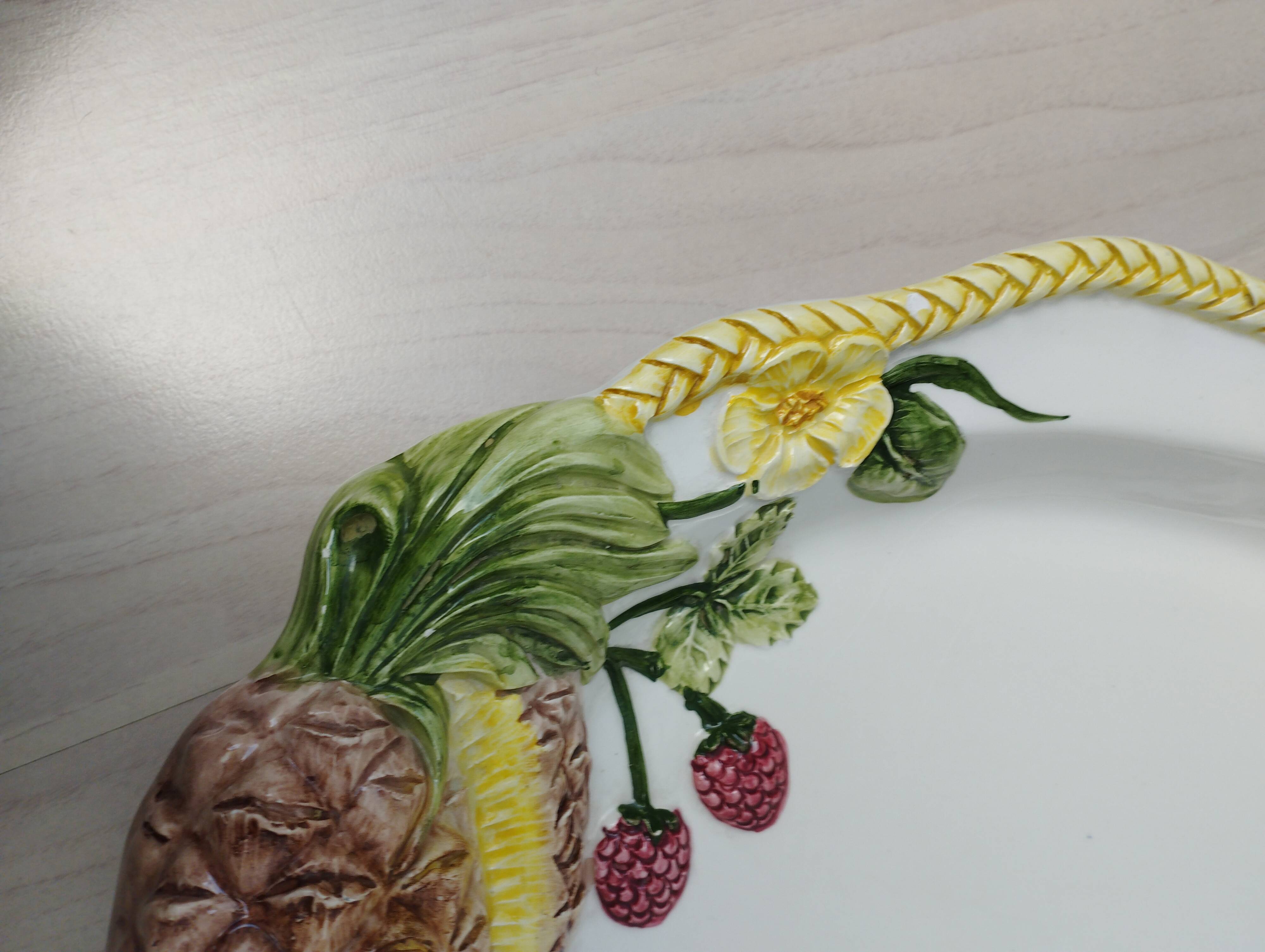 Serving dish in slip