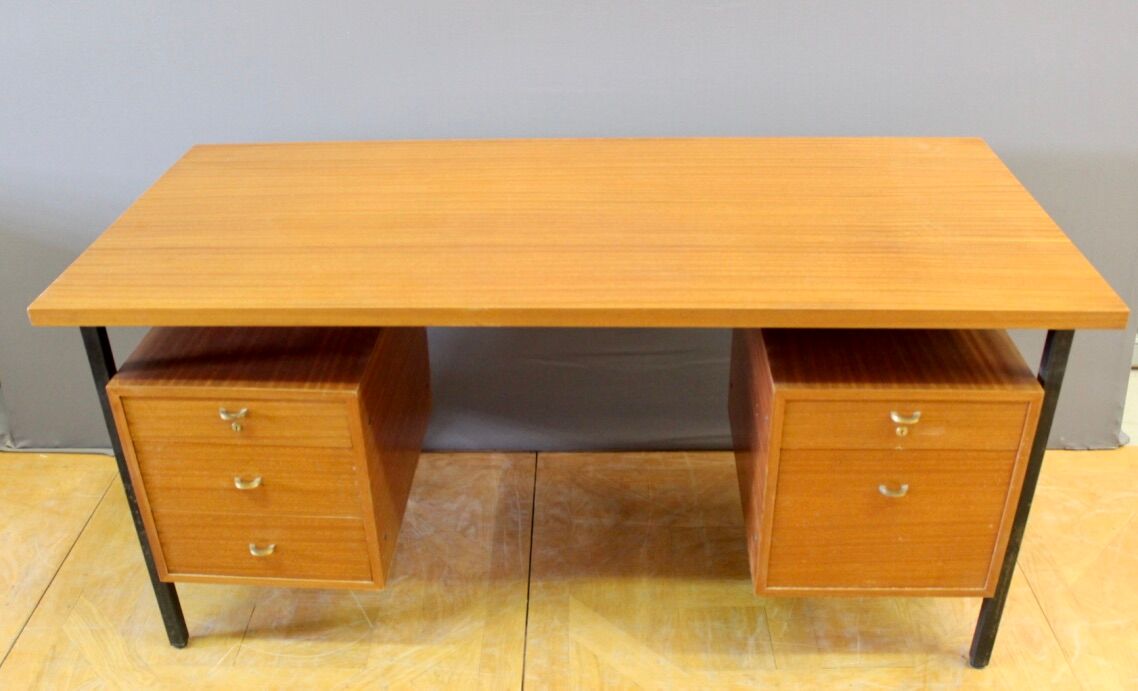 Large flat design desk