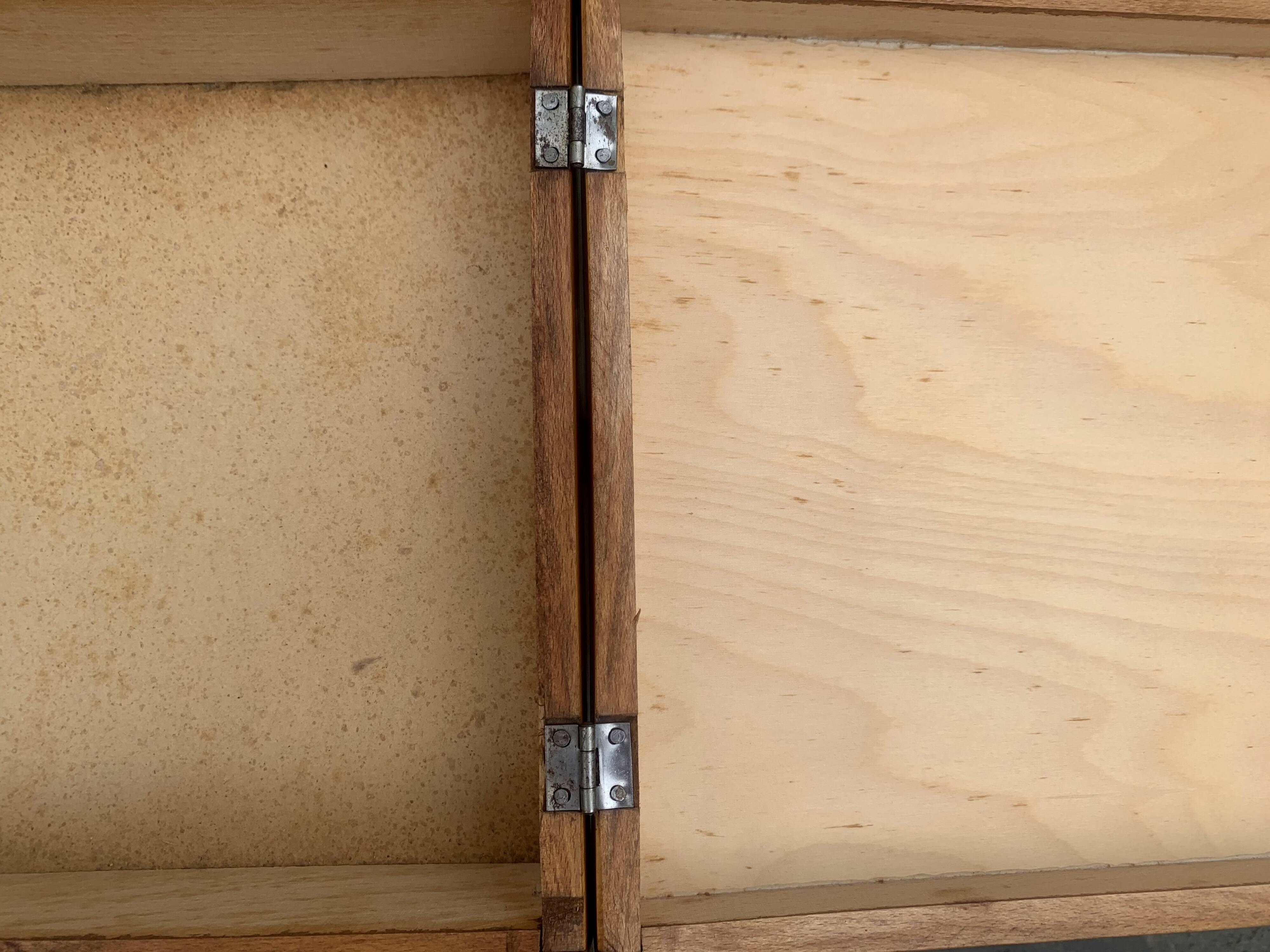 Worker - sewing box on vintage wooden legs - 3 floors